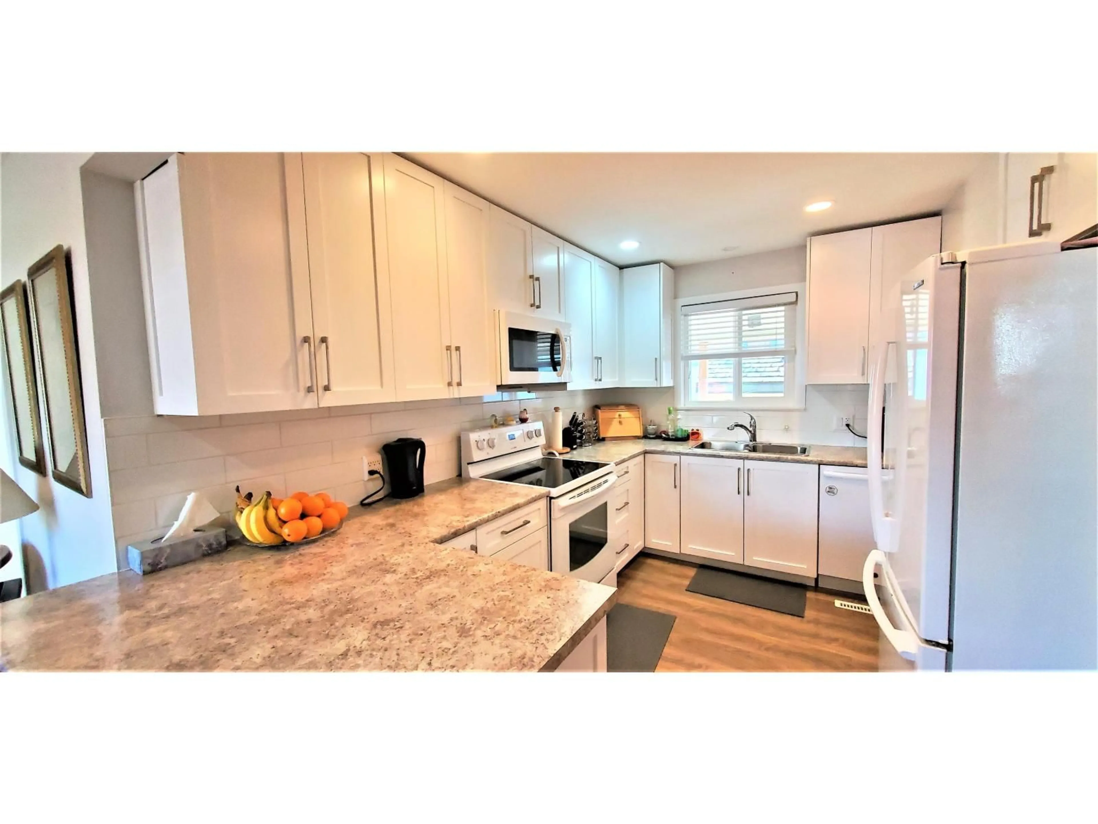 Standard kitchen, unknown for 7649 STAVE LAKE STREET, Mission British Columbia V2V4G6