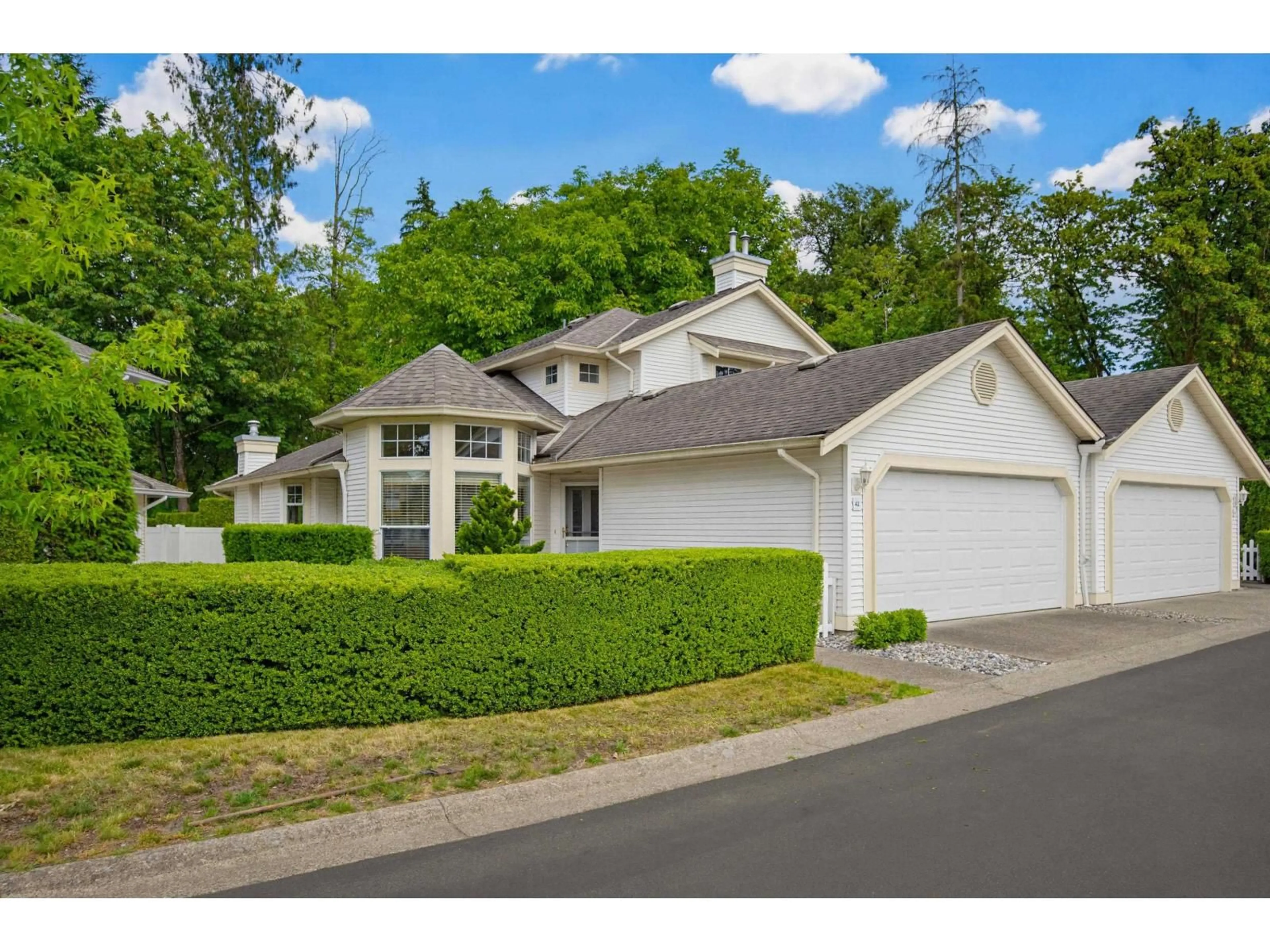 Home with vinyl exterior material, street for 42 - 9208 208 STREET, Langley British Columbia V1M2M9