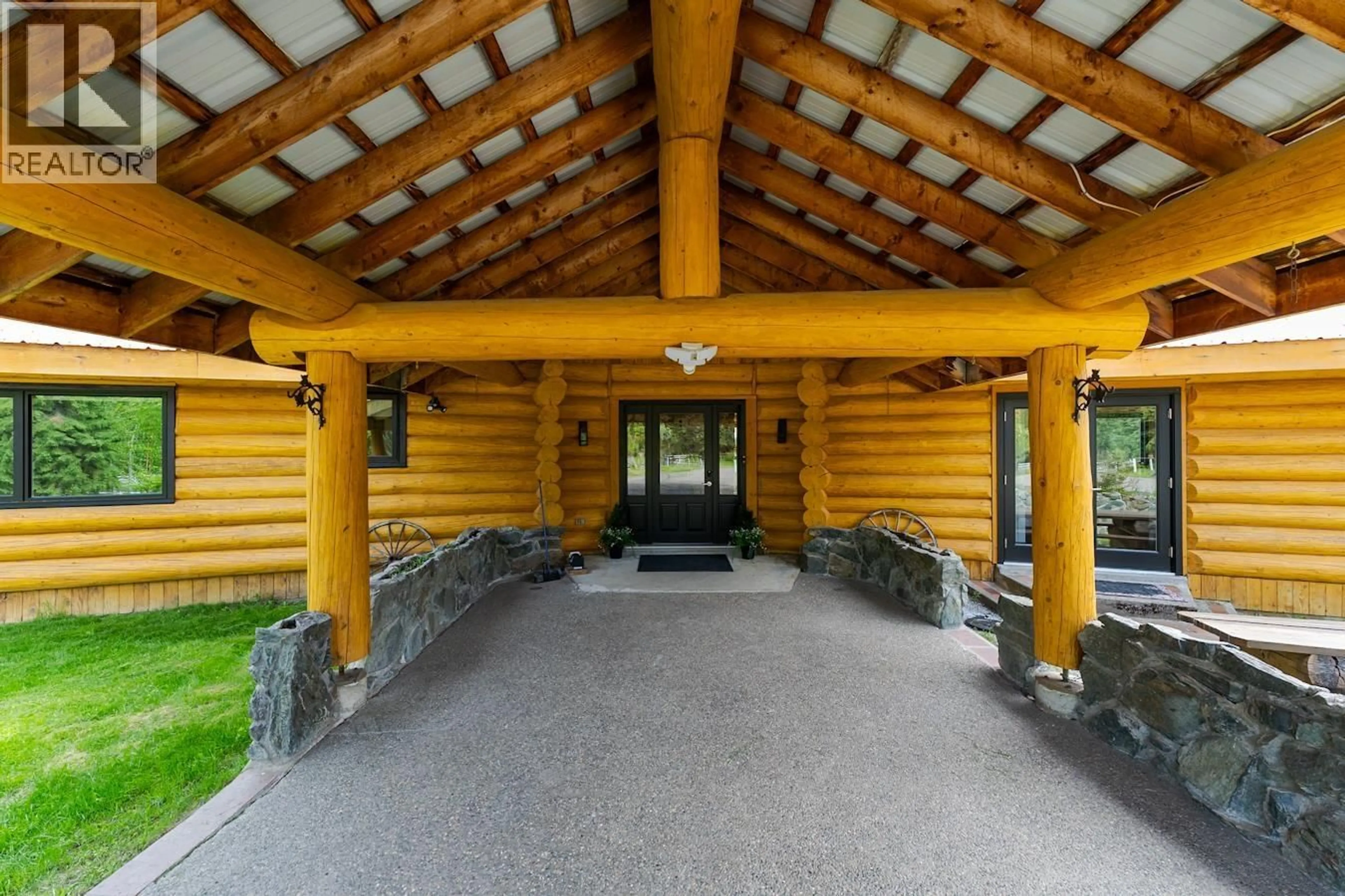Indoor foyer for 646 PEARDON ROAD, Prince George British Columbia V2M7C6