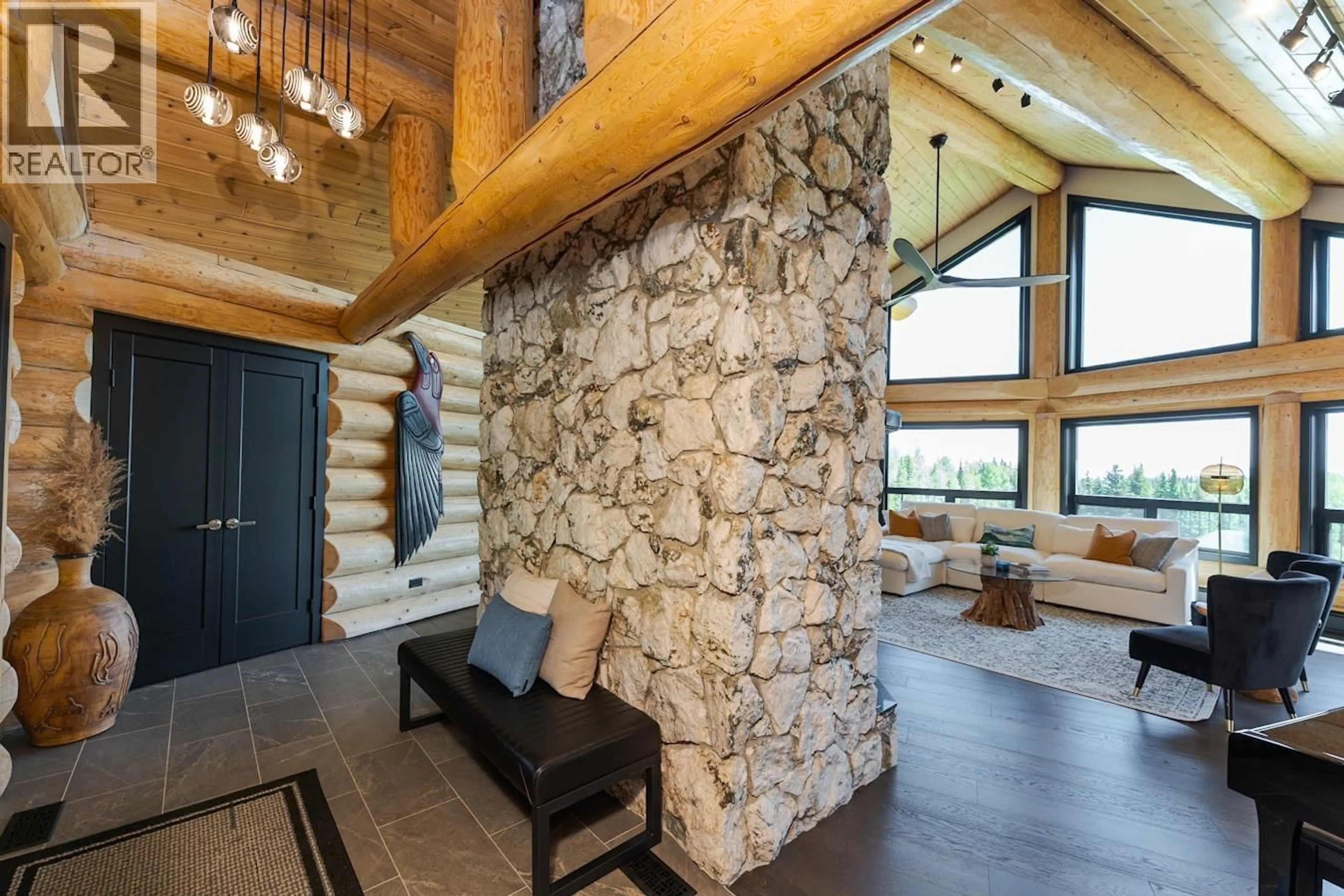 Indoor foyer for 646 PEARDON ROAD, Prince George British Columbia V2M7C6