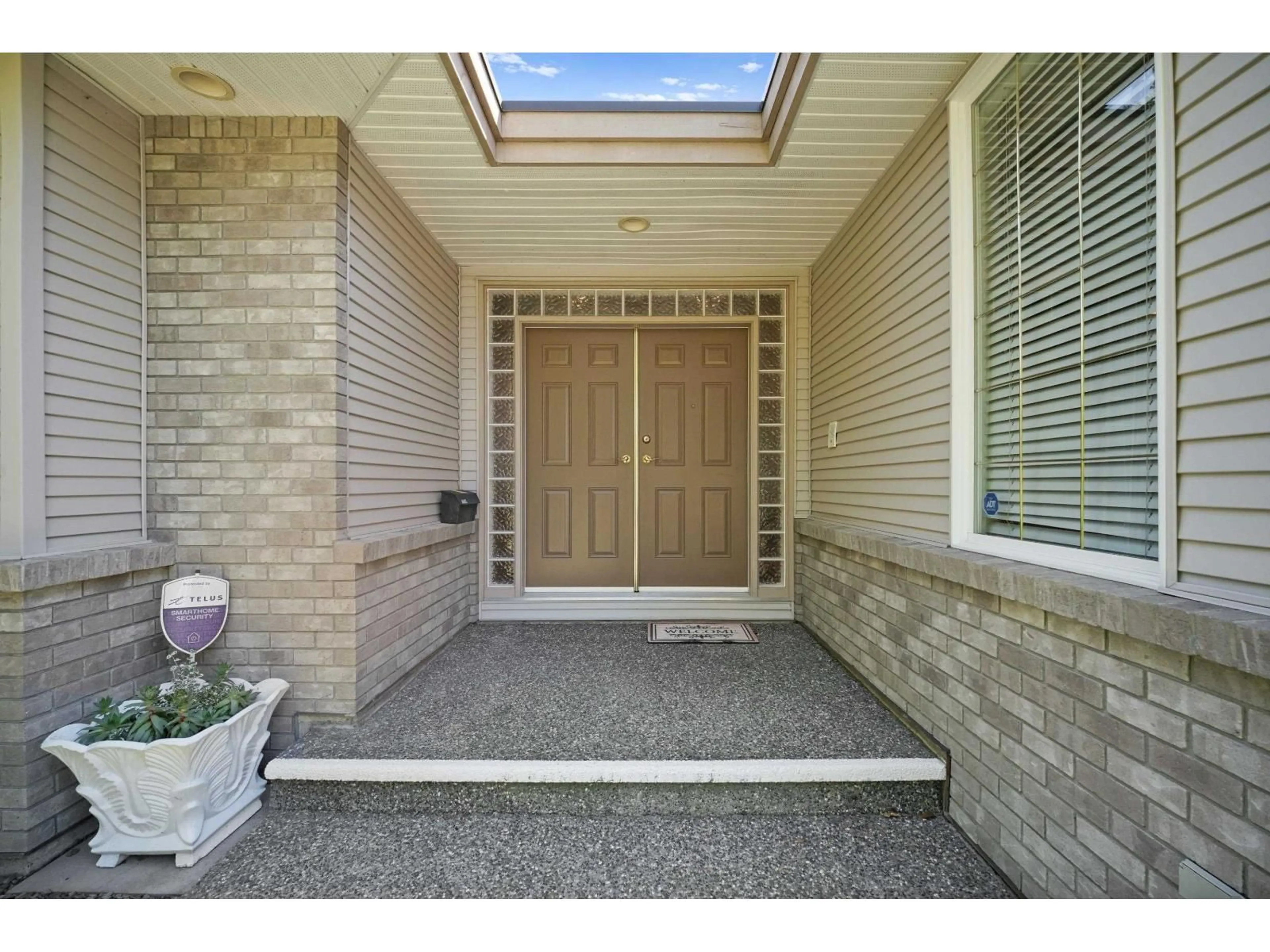 Indoor entryway for 21106 44A AVENUE, Langley British Columbia V3A8P9