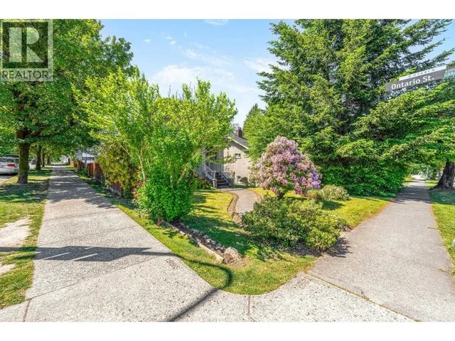 6 KING EDWARD AVENUE, Vancouver 2