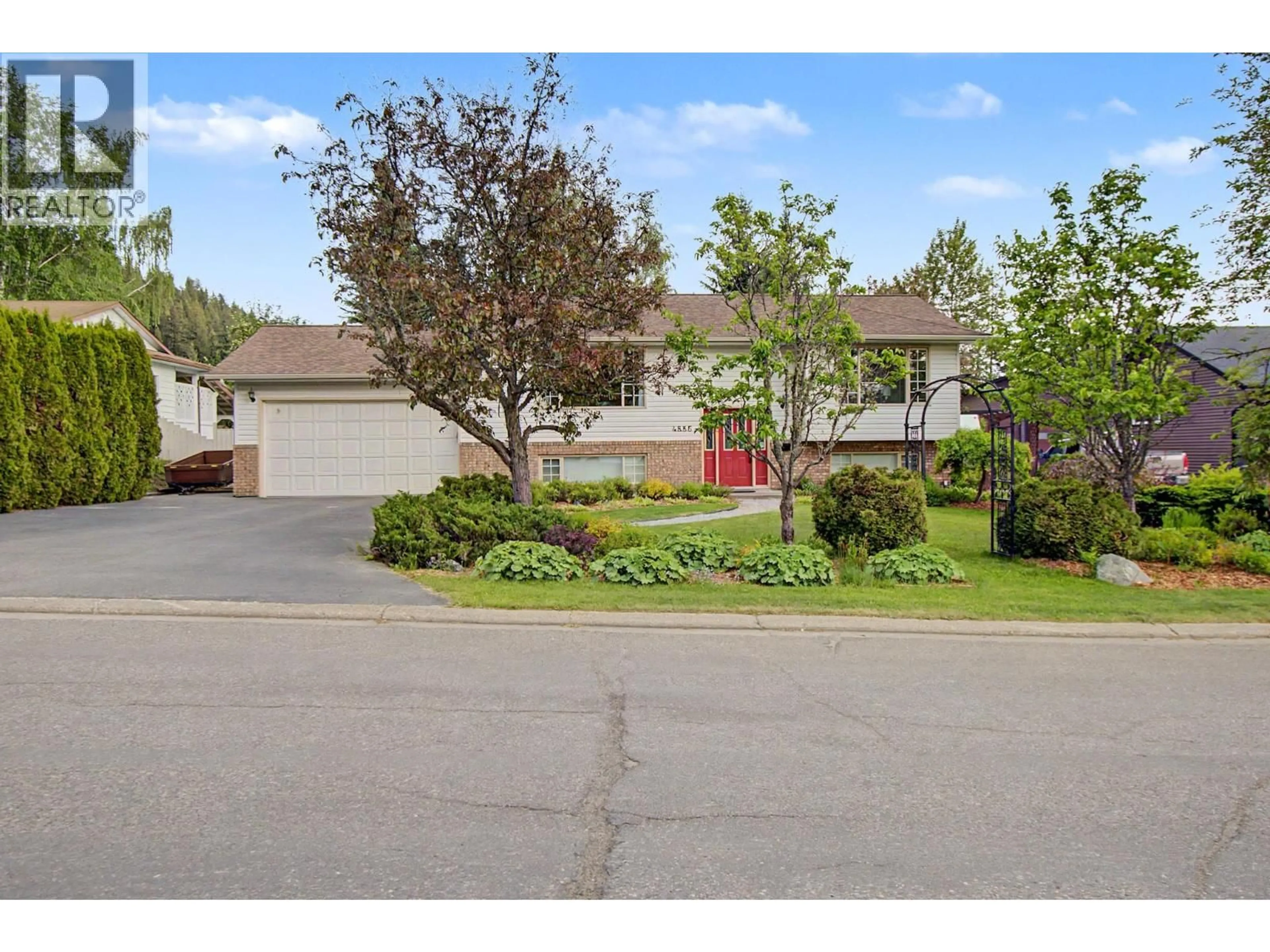A pic from outside/outdoor area/front of a property/back of a property/a pic from drone, street for 4886 MEADOWBROOK ROAD, Prince George British Columbia V2K4E9