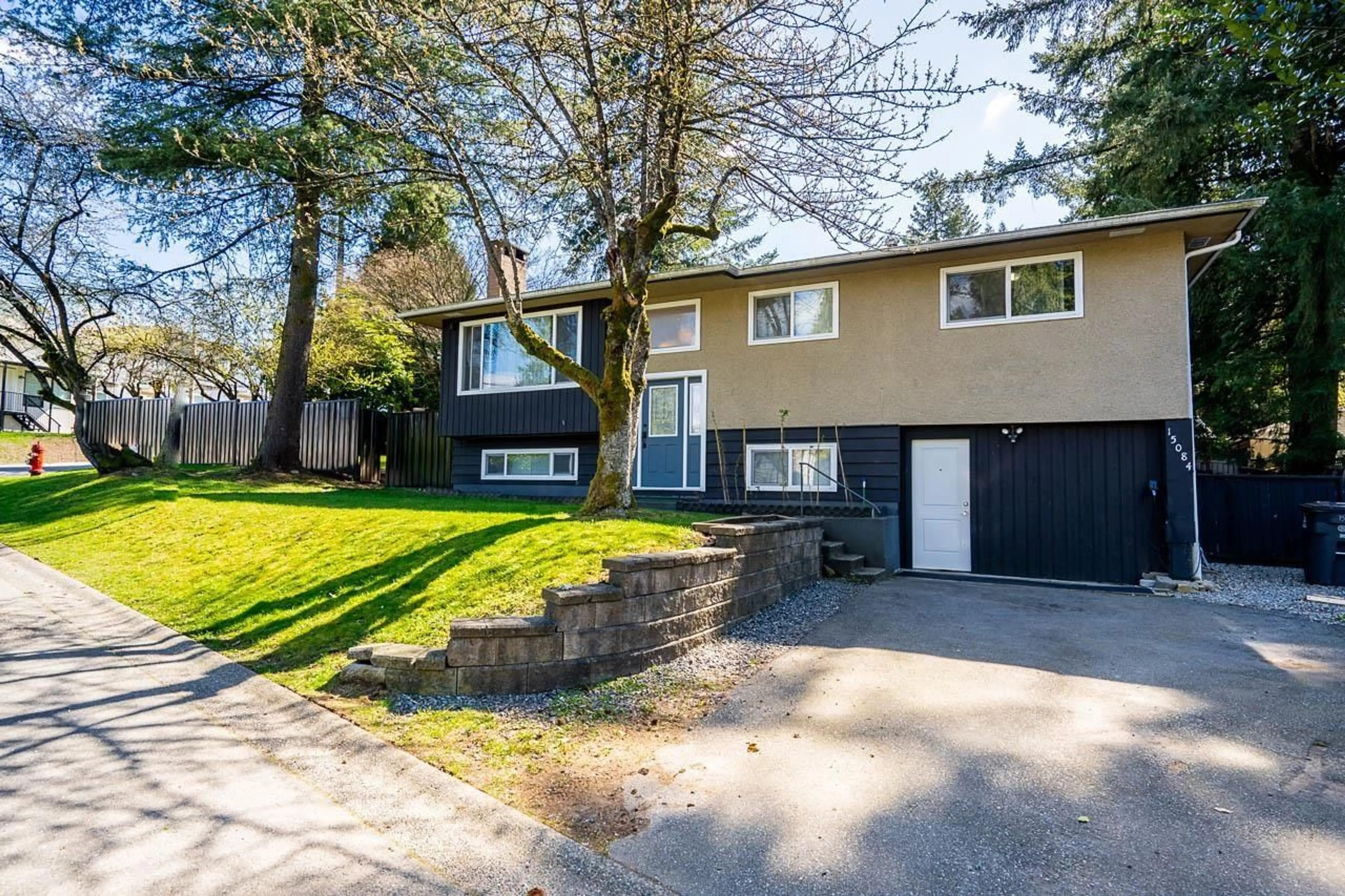 Home with vinyl exterior material, street for 15084 RAVEN PLACE, Surrey British Columbia V3R4T2