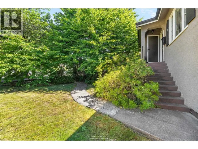 12 KING EDWARD AVENUE, Vancouver 3