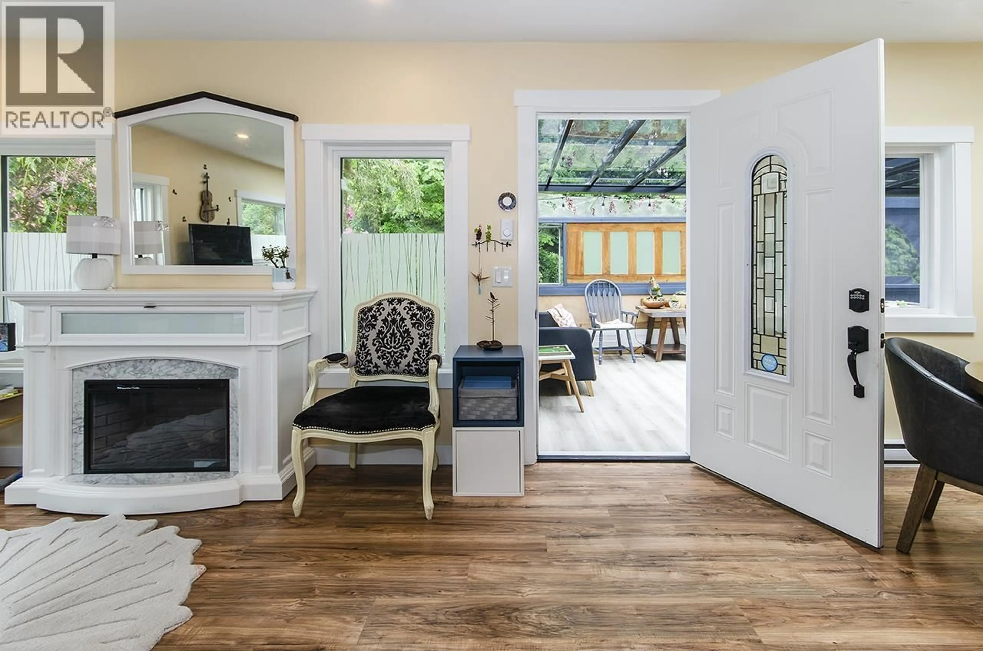 Indoor entryway for 401 RAINDANCE CRESCENT, West Vancouver British Columbia V7P1C1