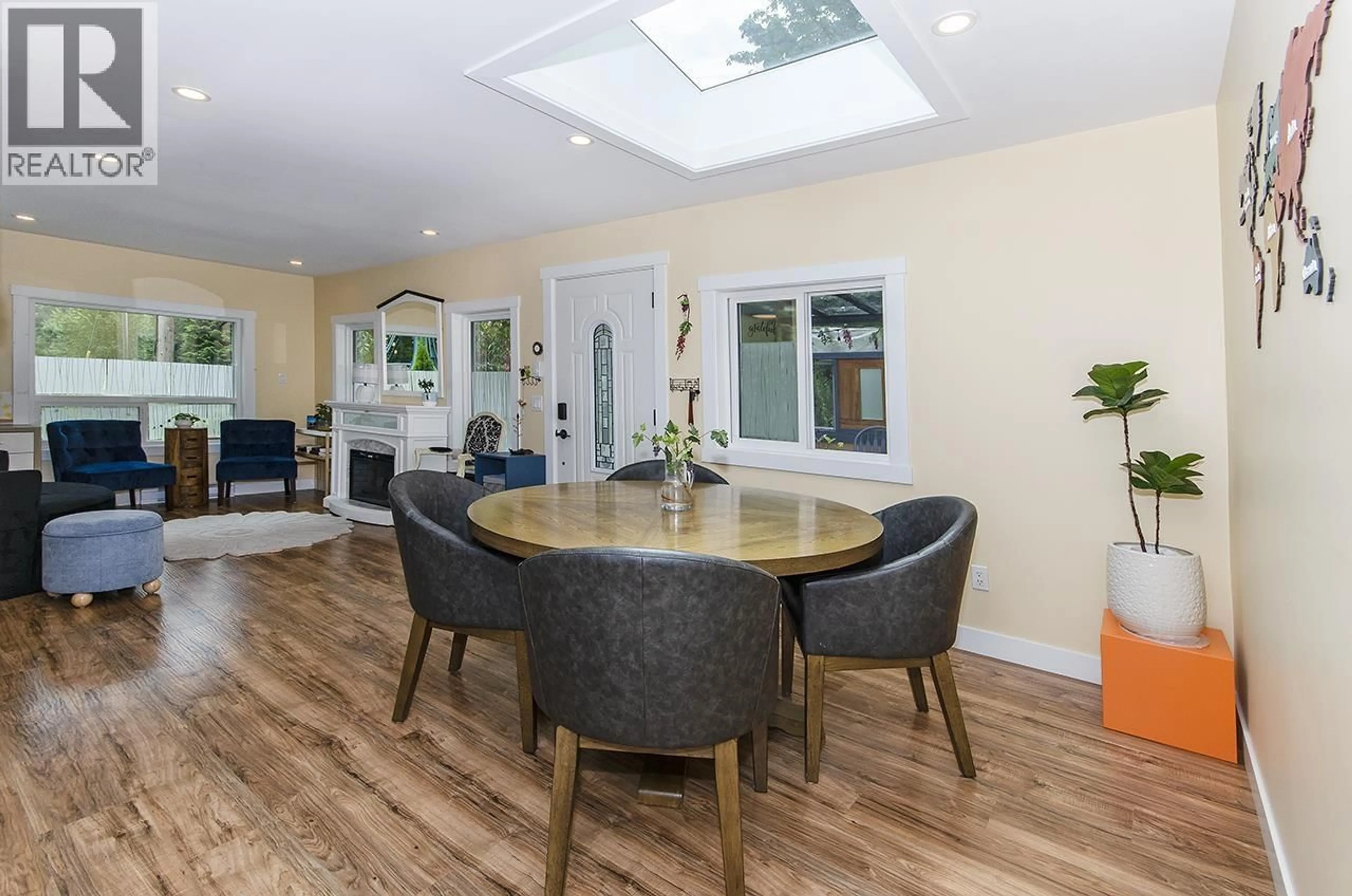 Dining room, wood/laminate floor for 401 RAINDANCE CRESCENT, West Vancouver British Columbia V7P1C1