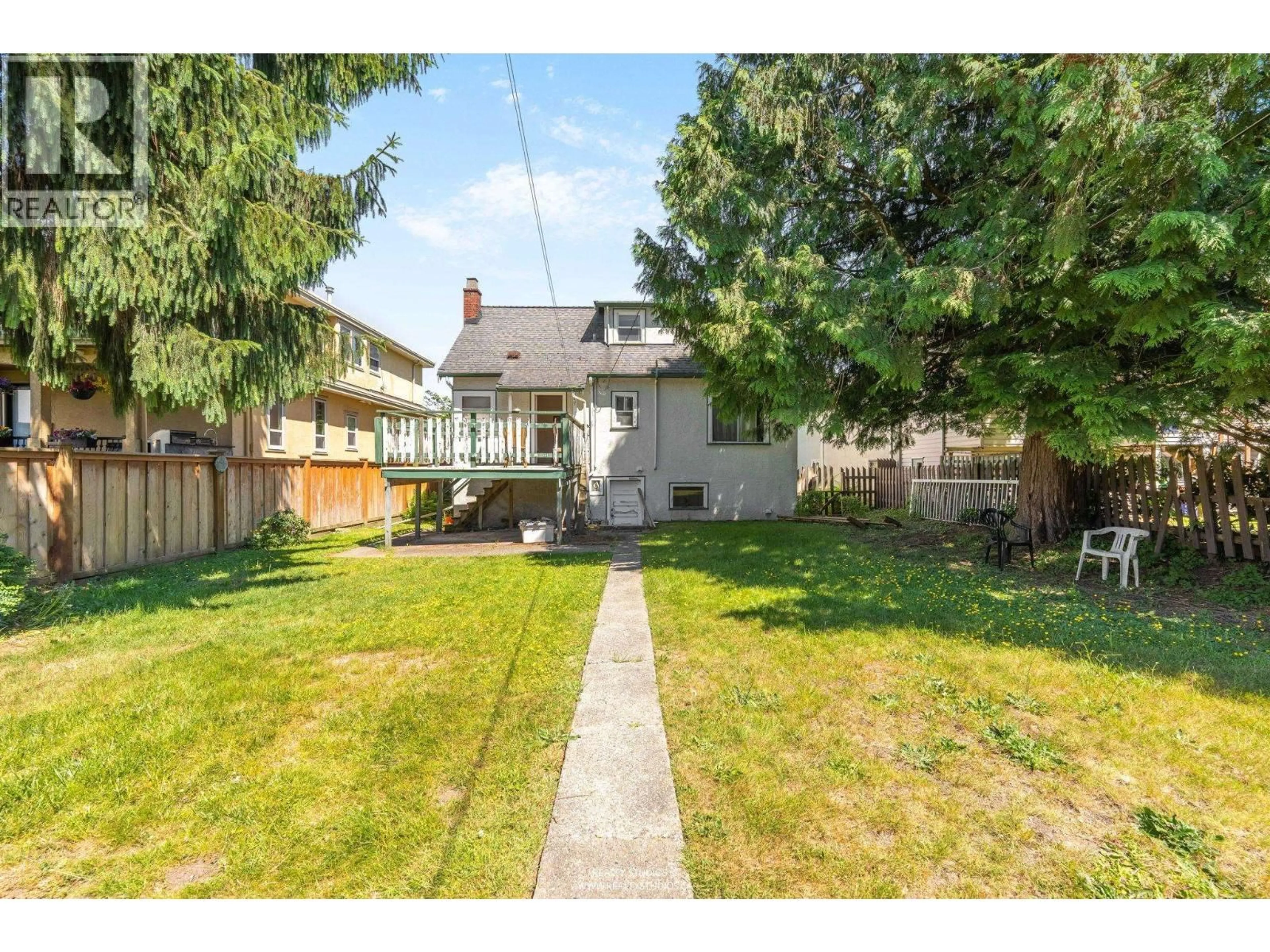 A pic from outside/outdoor area/front of a property/back of a property/a pic from drone, street for 28 KING EDWARD AVENUE, Vancouver British Columbia V5Y2H7