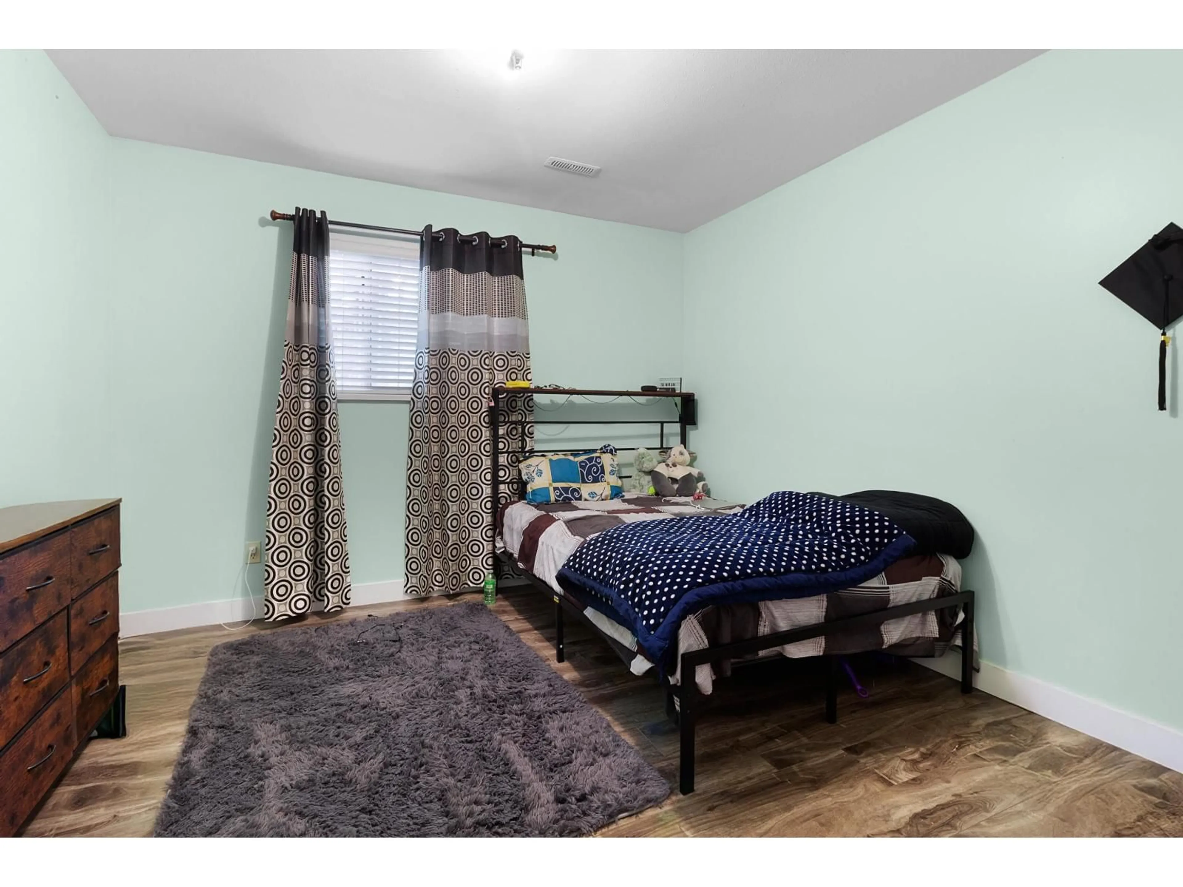 A pic of a room for 9011 KING GEORGE BOULEVARD, Surrey British Columbia V3V5V7