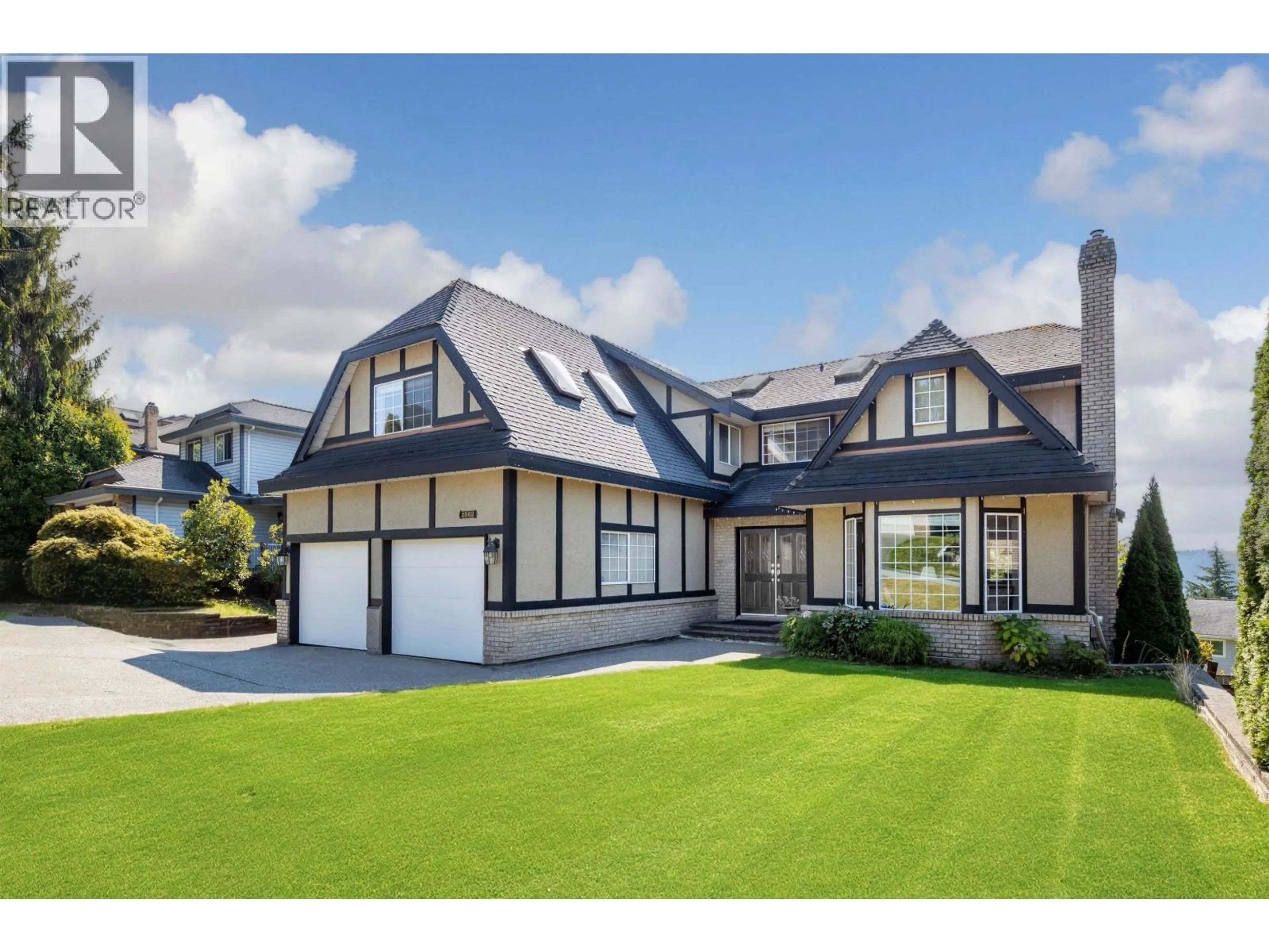 Home with vinyl exterior material, street for 2562 FUCHSIA PLACE, Coquitlam British Columbia V3E2M7