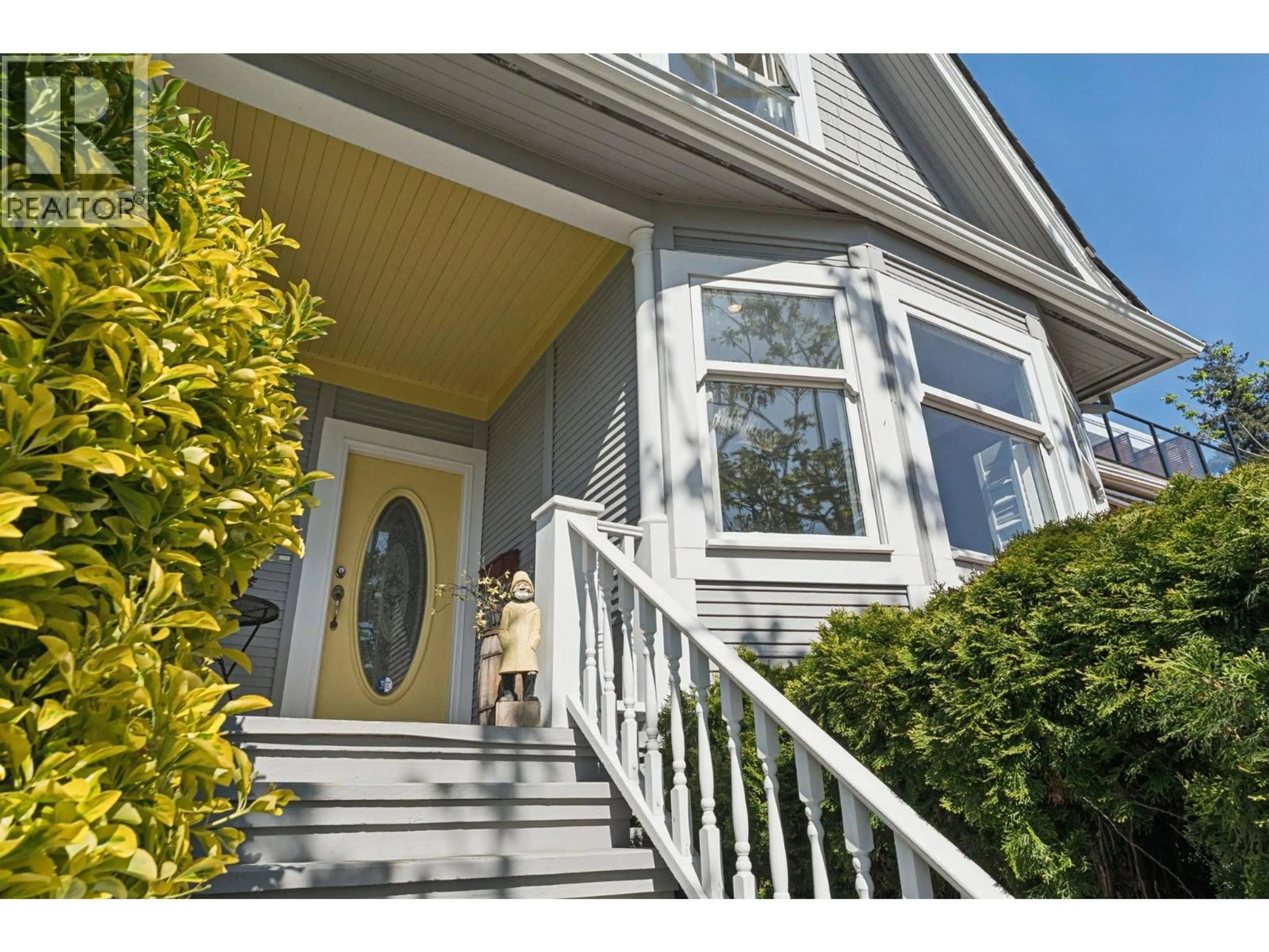 Home with vinyl exterior material, street for 408 2ND STREET, North Vancouver British Columbia V7L1C8