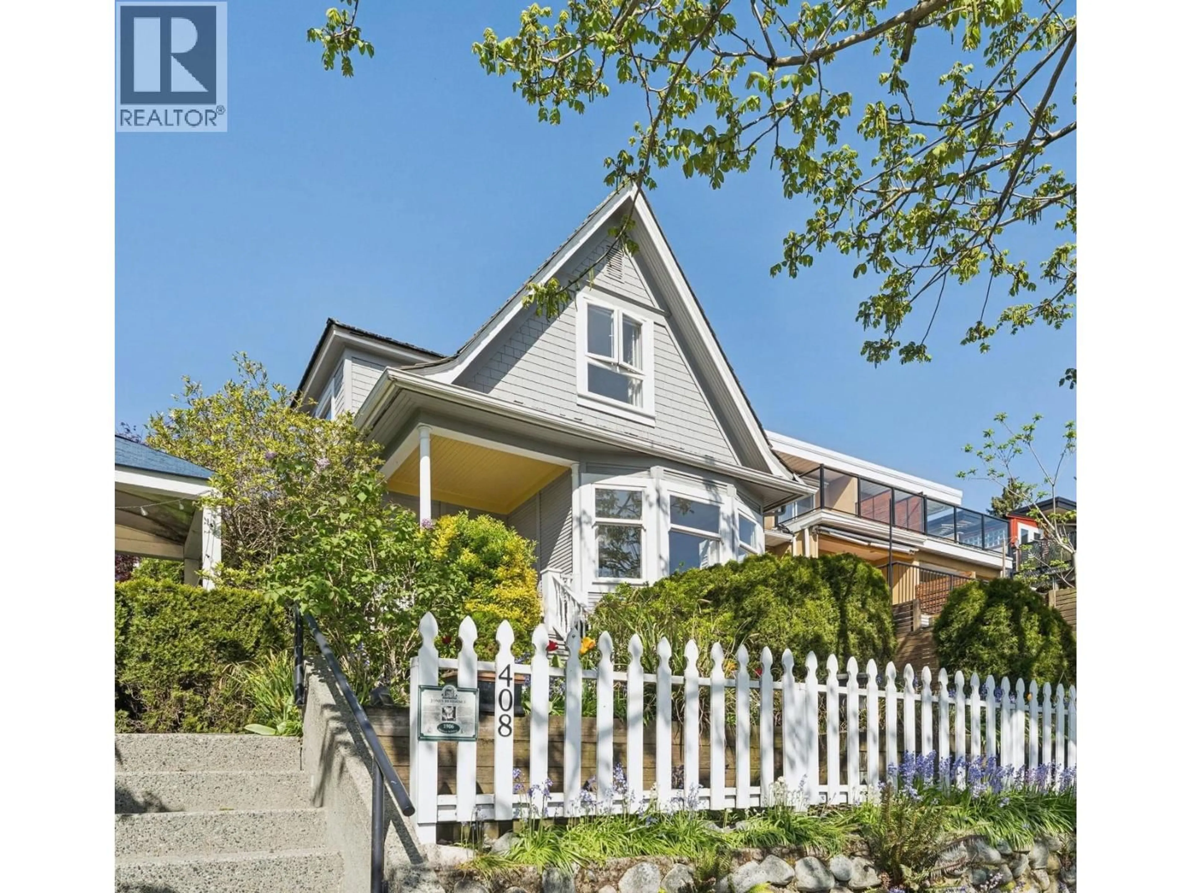 Home with vinyl exterior material, street for 408 2ND STREET, North Vancouver British Columbia V7L1C8