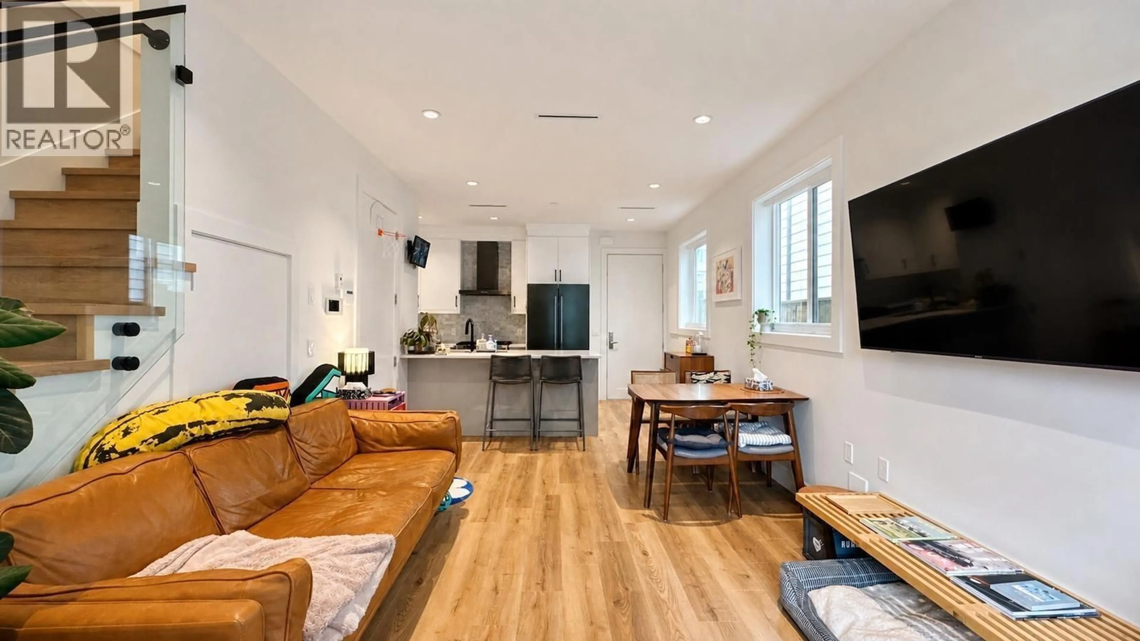 Living room with furniture, wood/laminate floor for 849 67TH AVENUE, Vancouver British Columbia V6P2S4