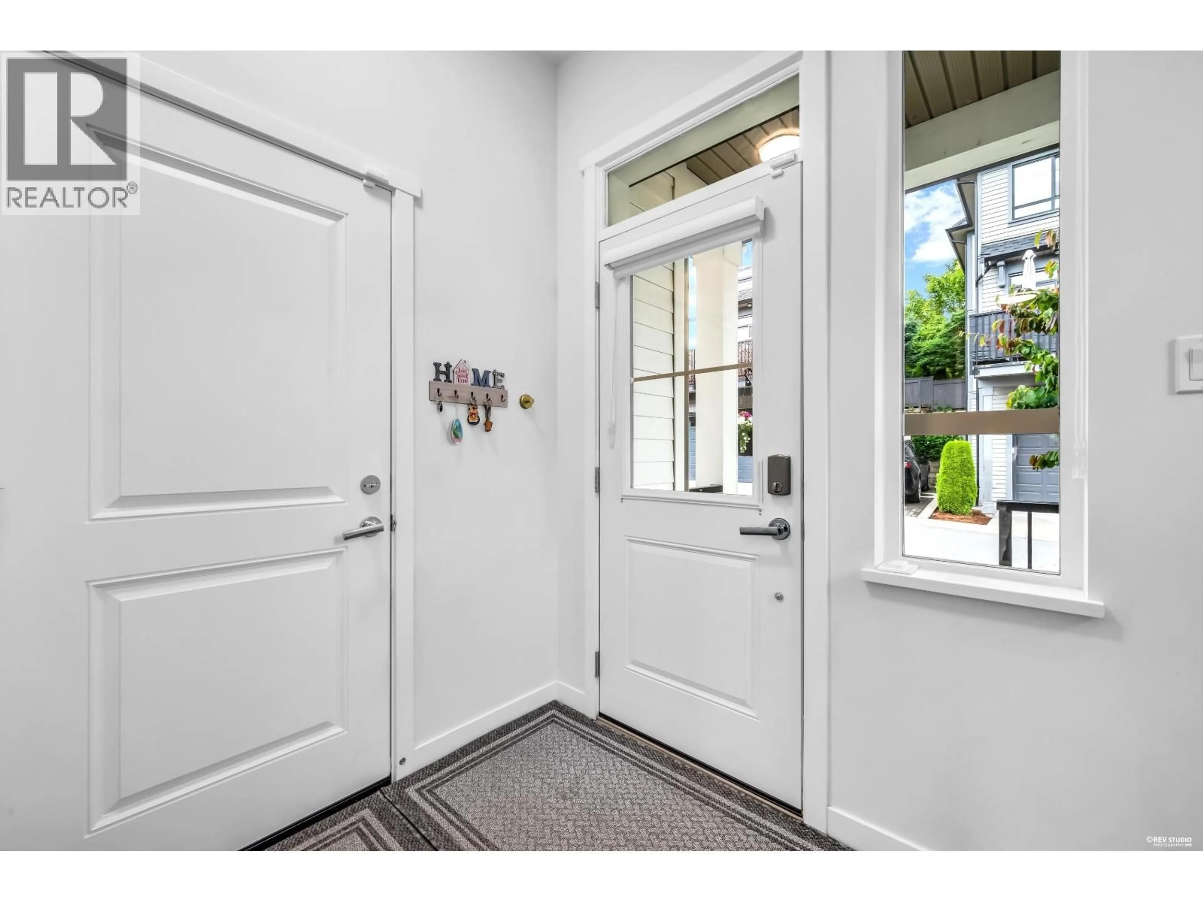Indoor entryway for 56 - 3500 BURKE VILLAGE PROMENADE, Coquitlam British Columbia V3E0N2