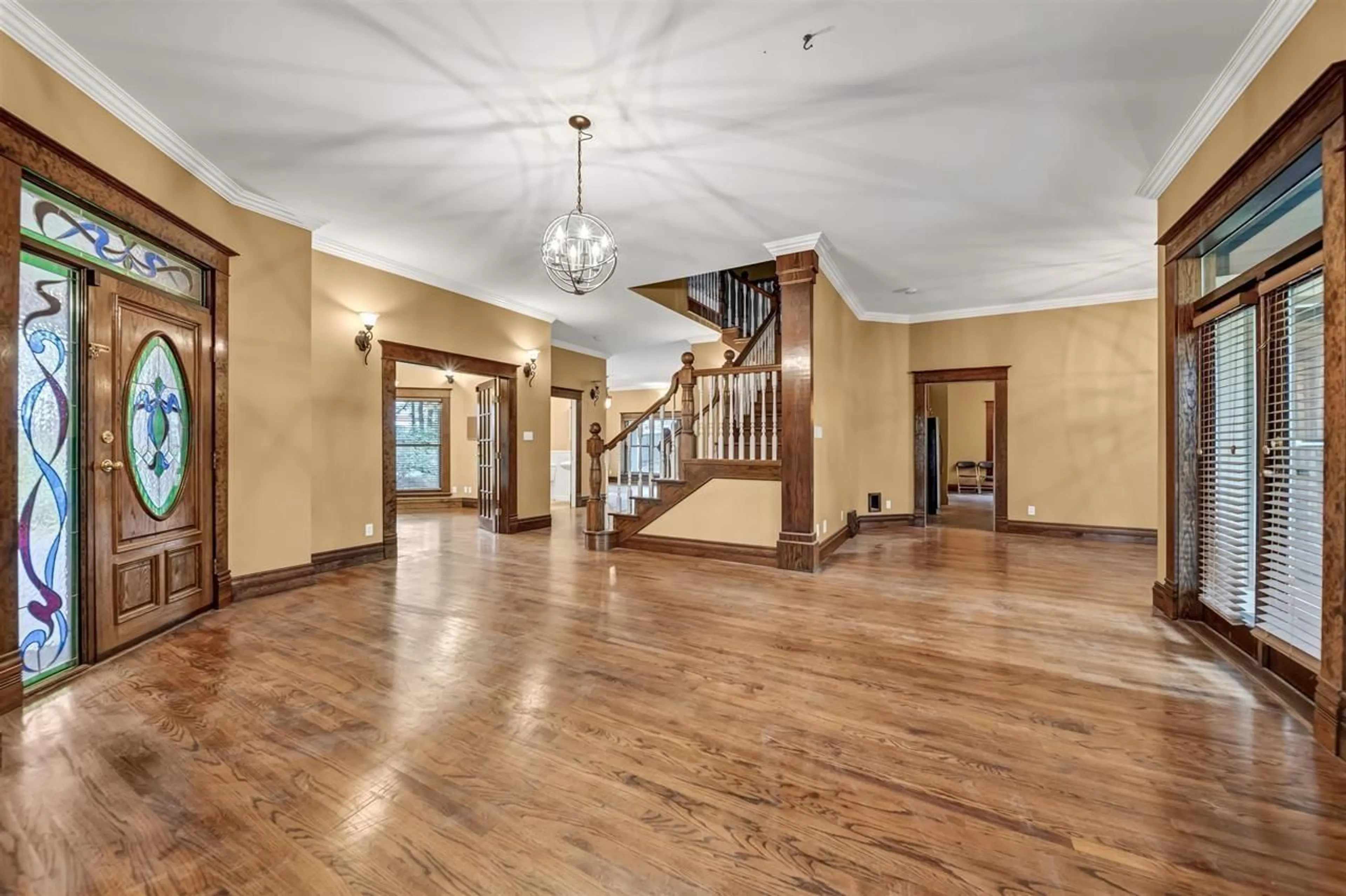 Indoor foyer for 6354 184 STREET, Surrey British Columbia V3S8B9