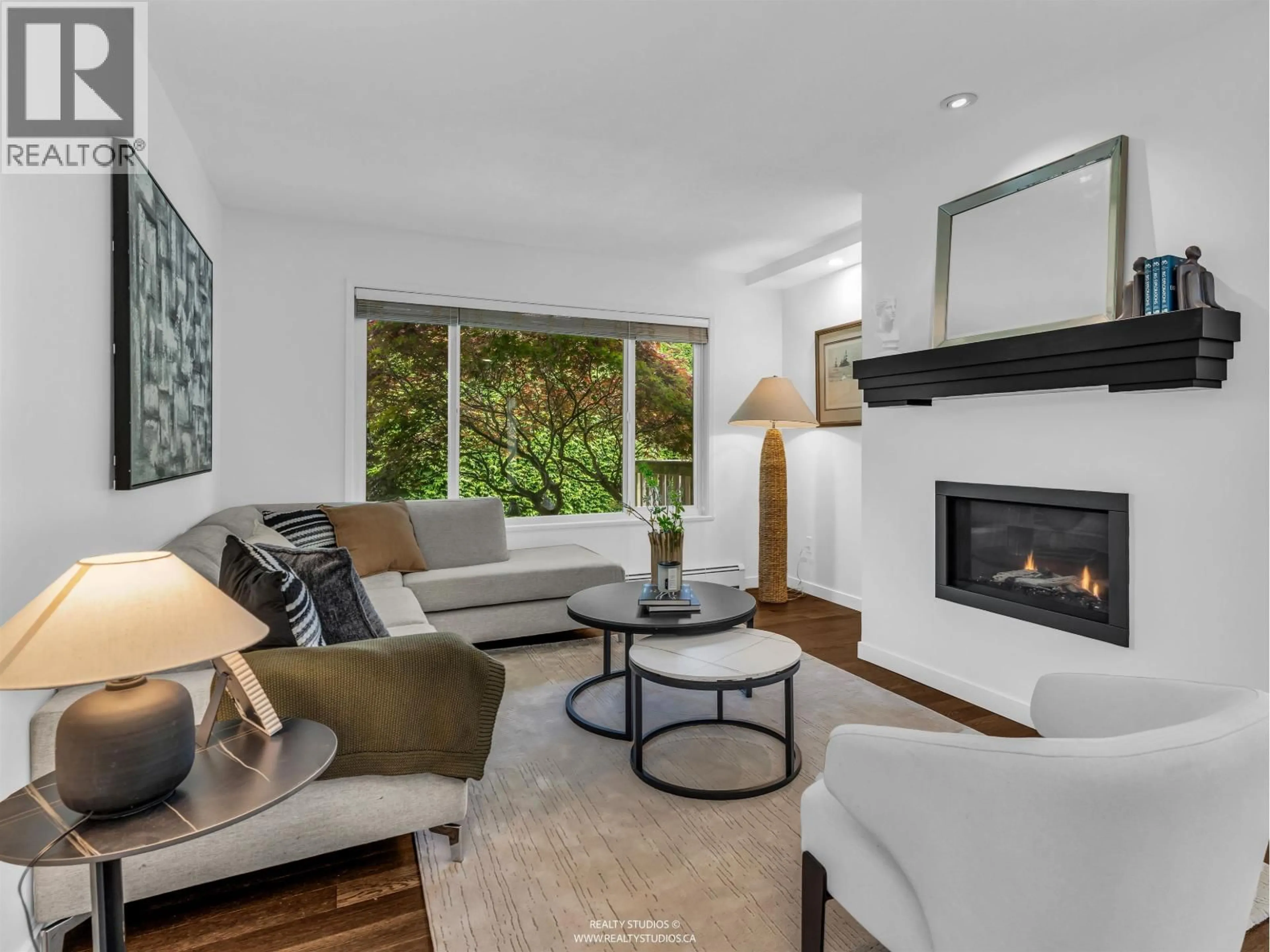 Living room with furniture, unknown for 4531 BONAVISTA DRIVE, Richmond British Columbia V7E5B2