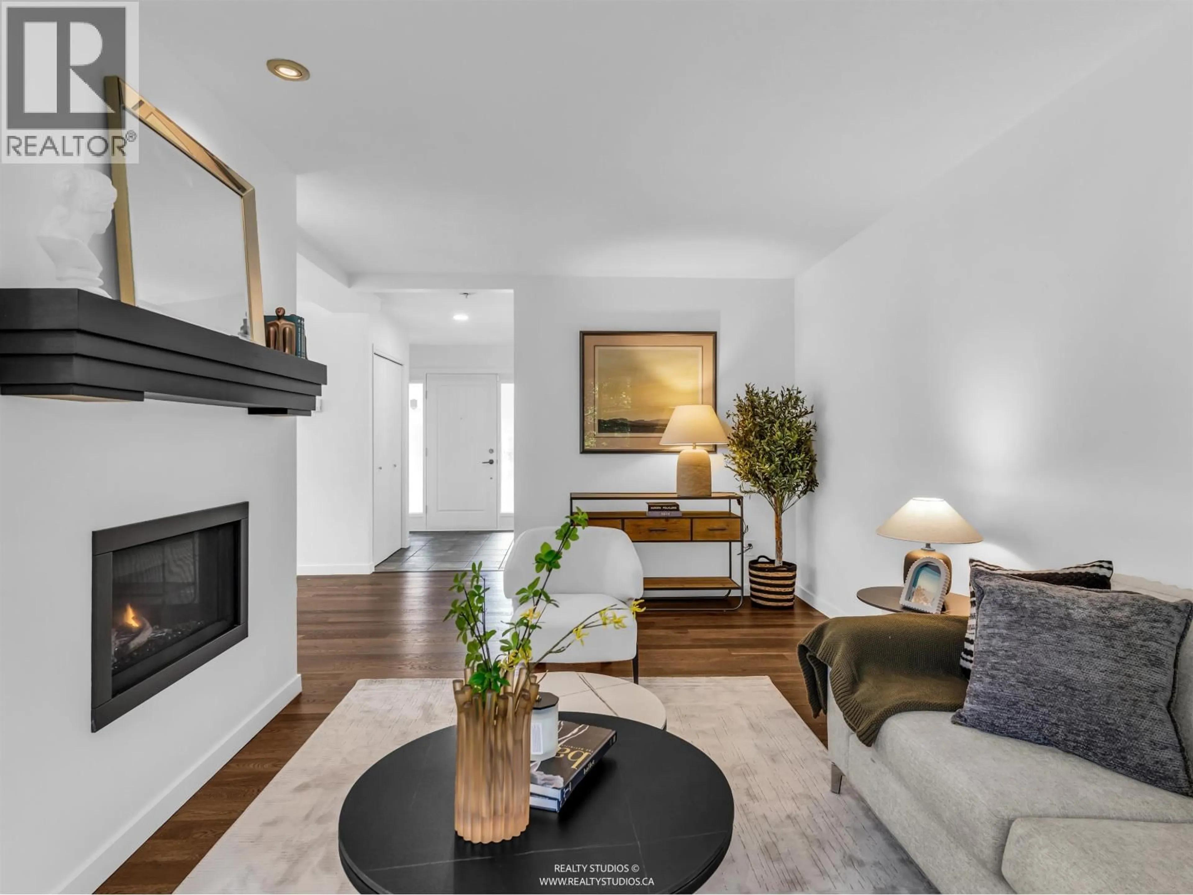 Living room with furniture, unknown for 4531 BONAVISTA DRIVE, Richmond British Columbia V7E5B2
