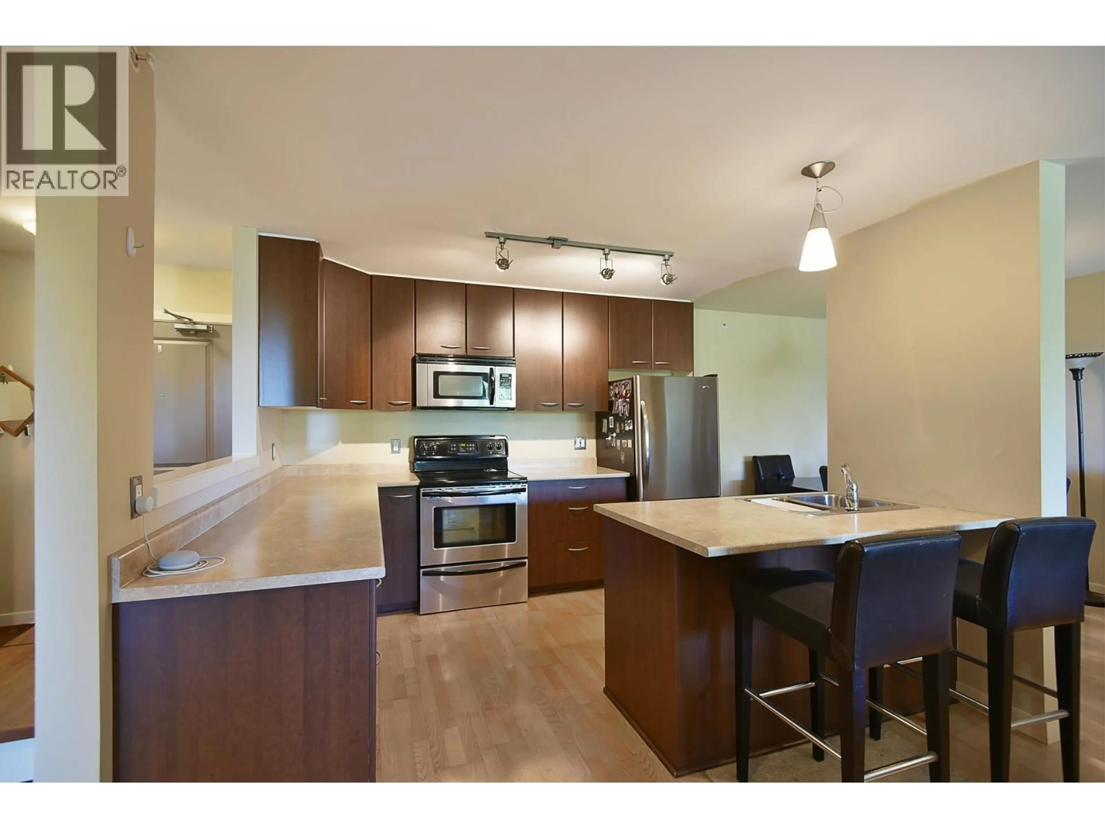 Open concept kitchen, wood/laminate floor for 403 - 5631 INLET AVENUE, Sechelt British Columbia V7Z0J1