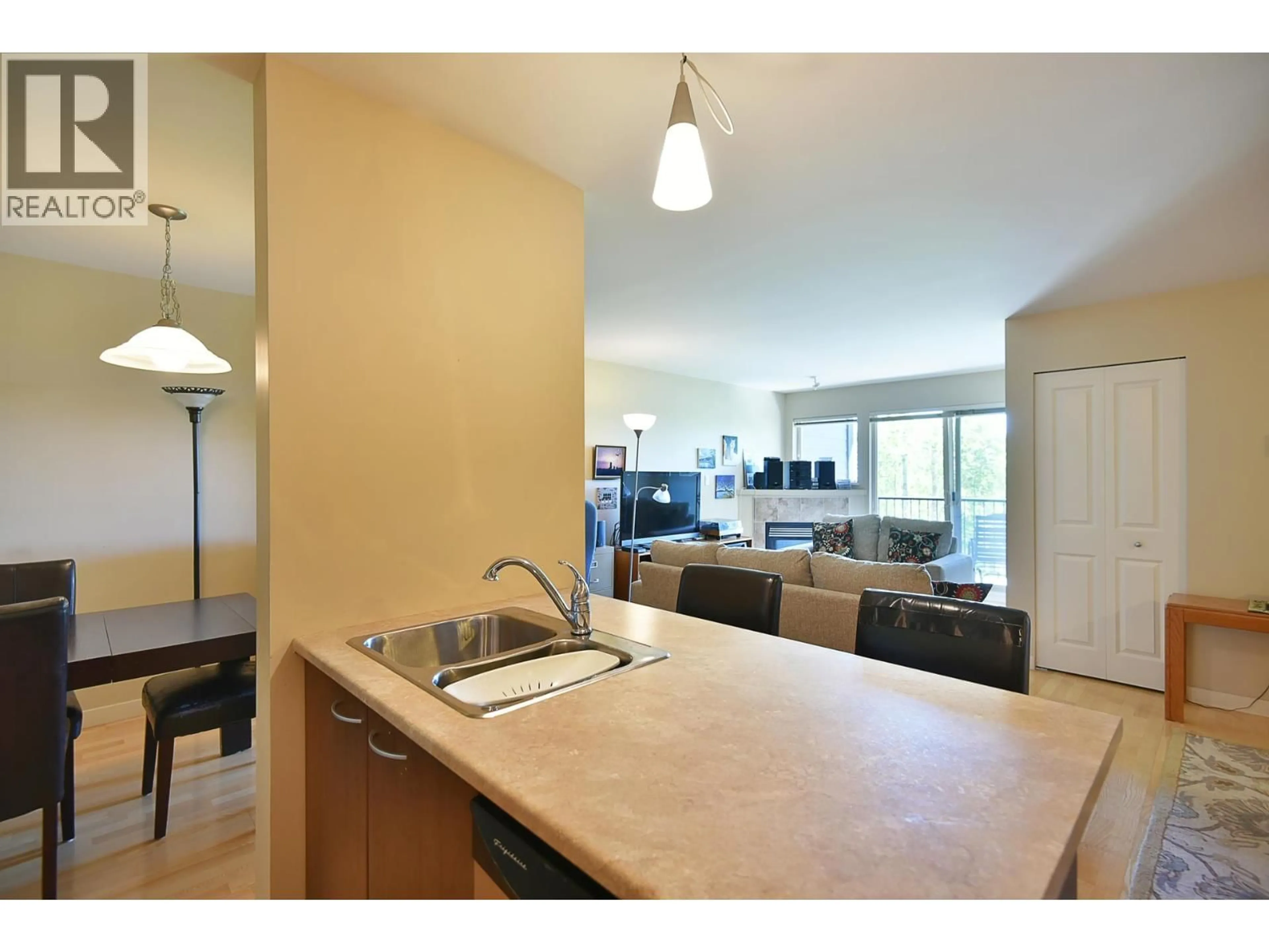 Open concept kitchen, unknown for 403 - 5631 INLET AVENUE, Sechelt British Columbia V7Z0J1