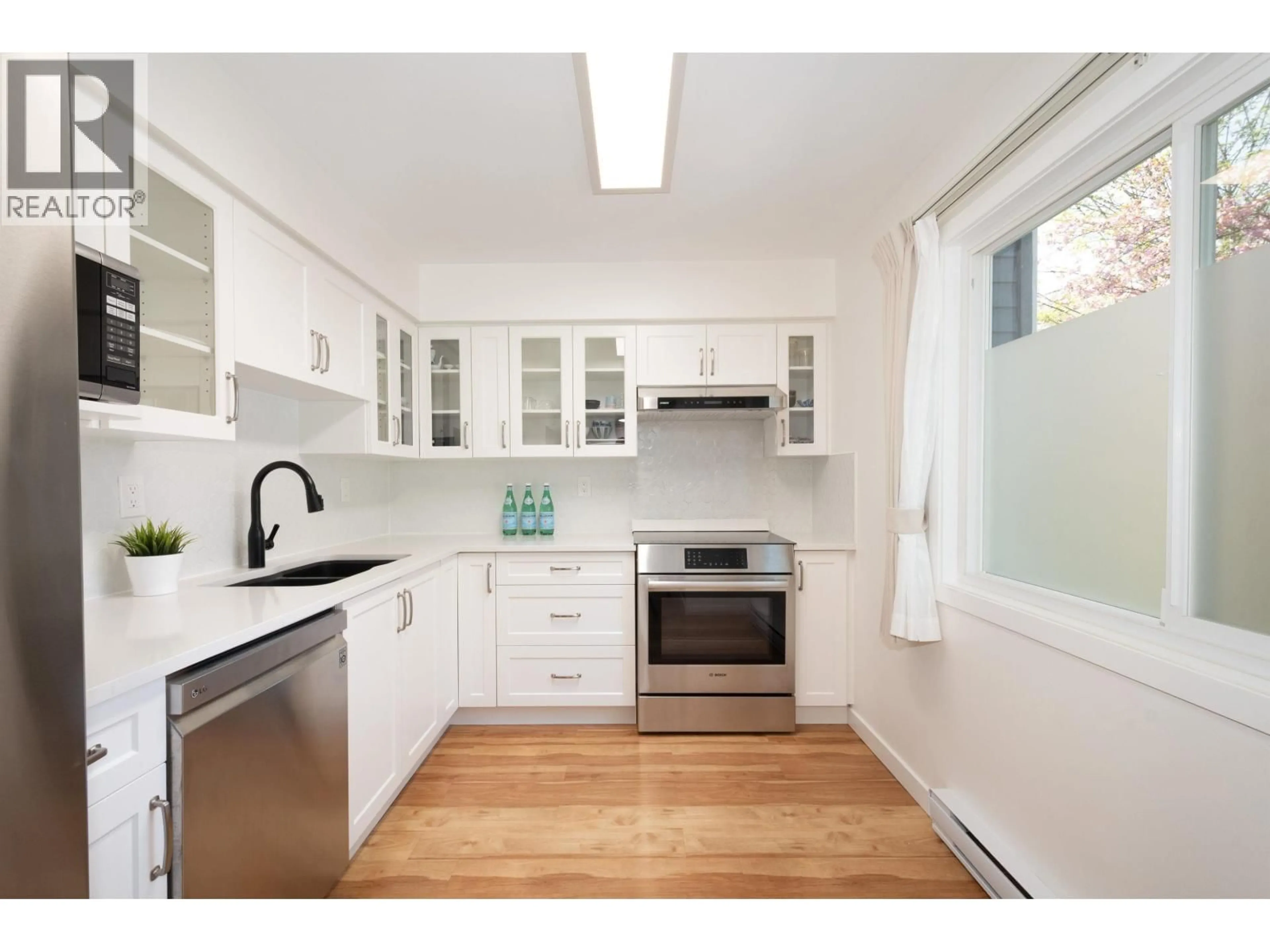 Standard kitchen, unknown for 8328 ASPENWOOD PLACE, Burnaby British Columbia V5A3V3