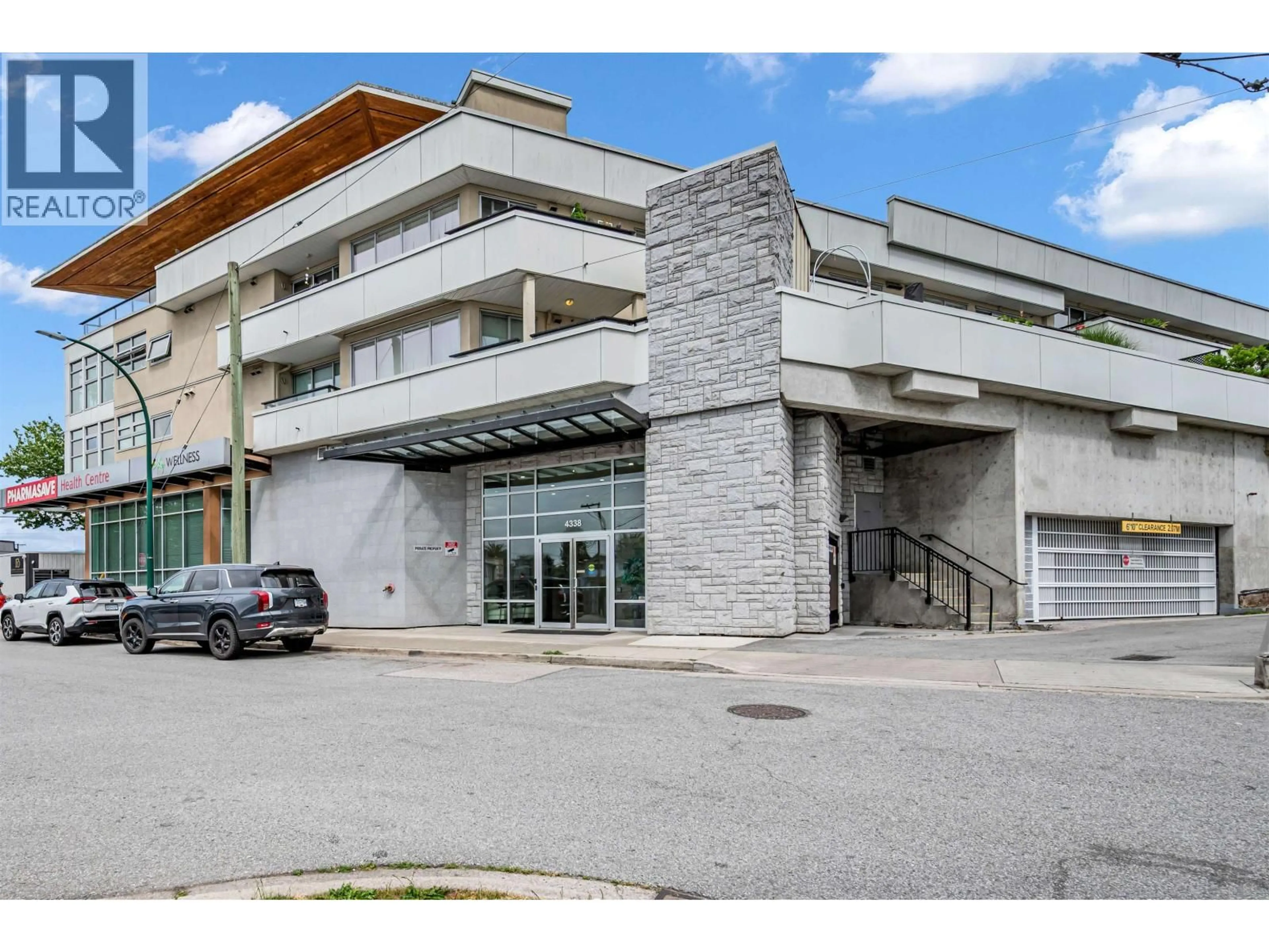 Indoor foyer for 211 - 4338 COMMERCIAL STREET, Vancouver British Columbia V5N5G6