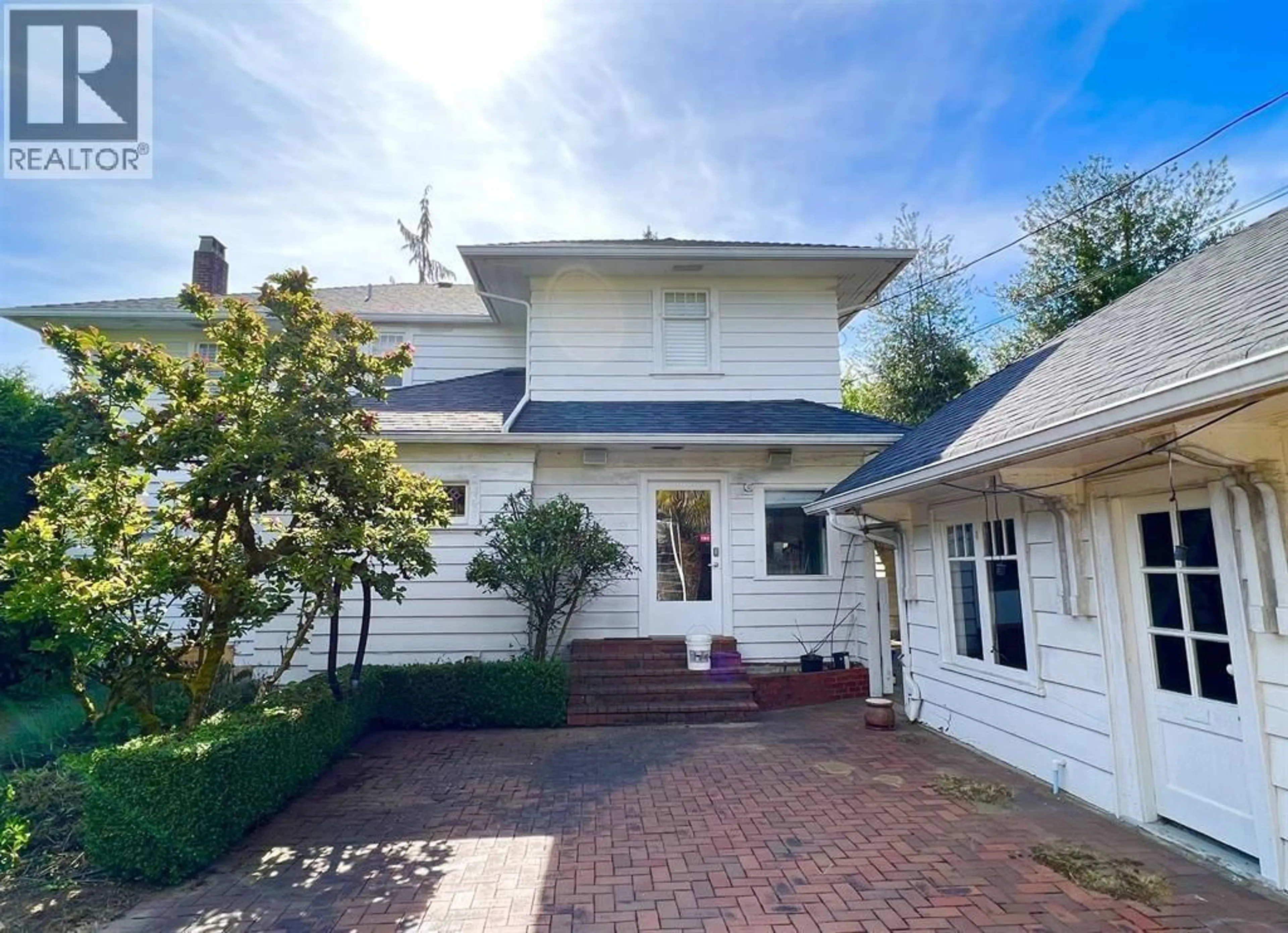 A pic from outside/outdoor area/front of a property/back of a property/a pic from drone, street for 5776 ANGUS DRIVE, Vancouver British Columbia V6M3N8
