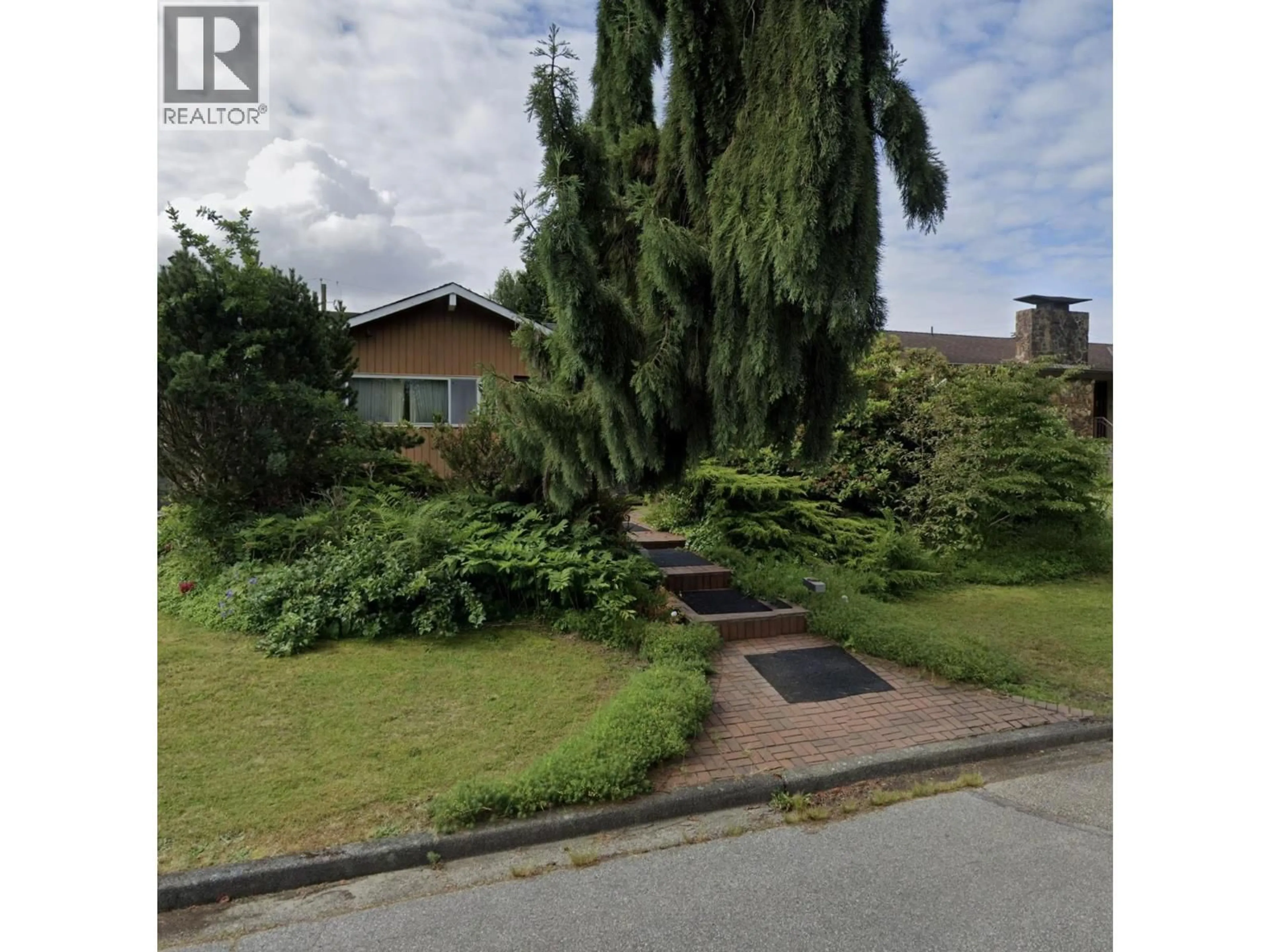 A pic from outside/outdoor area/front of a property/back of a property/a pic from drone, street for 806 47TH AVENUE, Vancouver British Columbia V5Z2R8