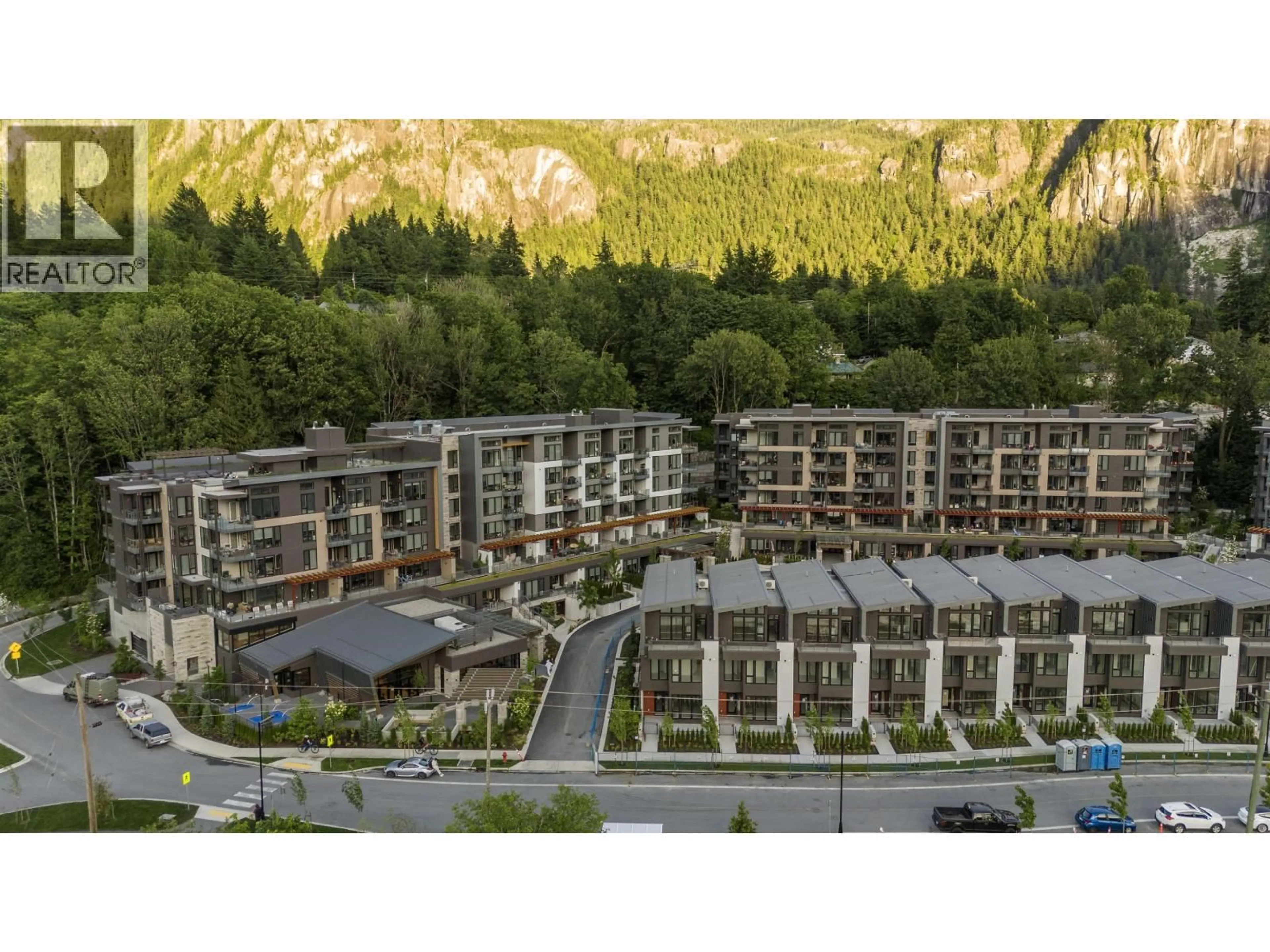 A pic from outside/outdoor area/front of a property/back of a property/a pic from drone, mountain view for 306 - 1500 SCOTT CRESCENT CRESCENT, Squamish British Columbia V8B1G5