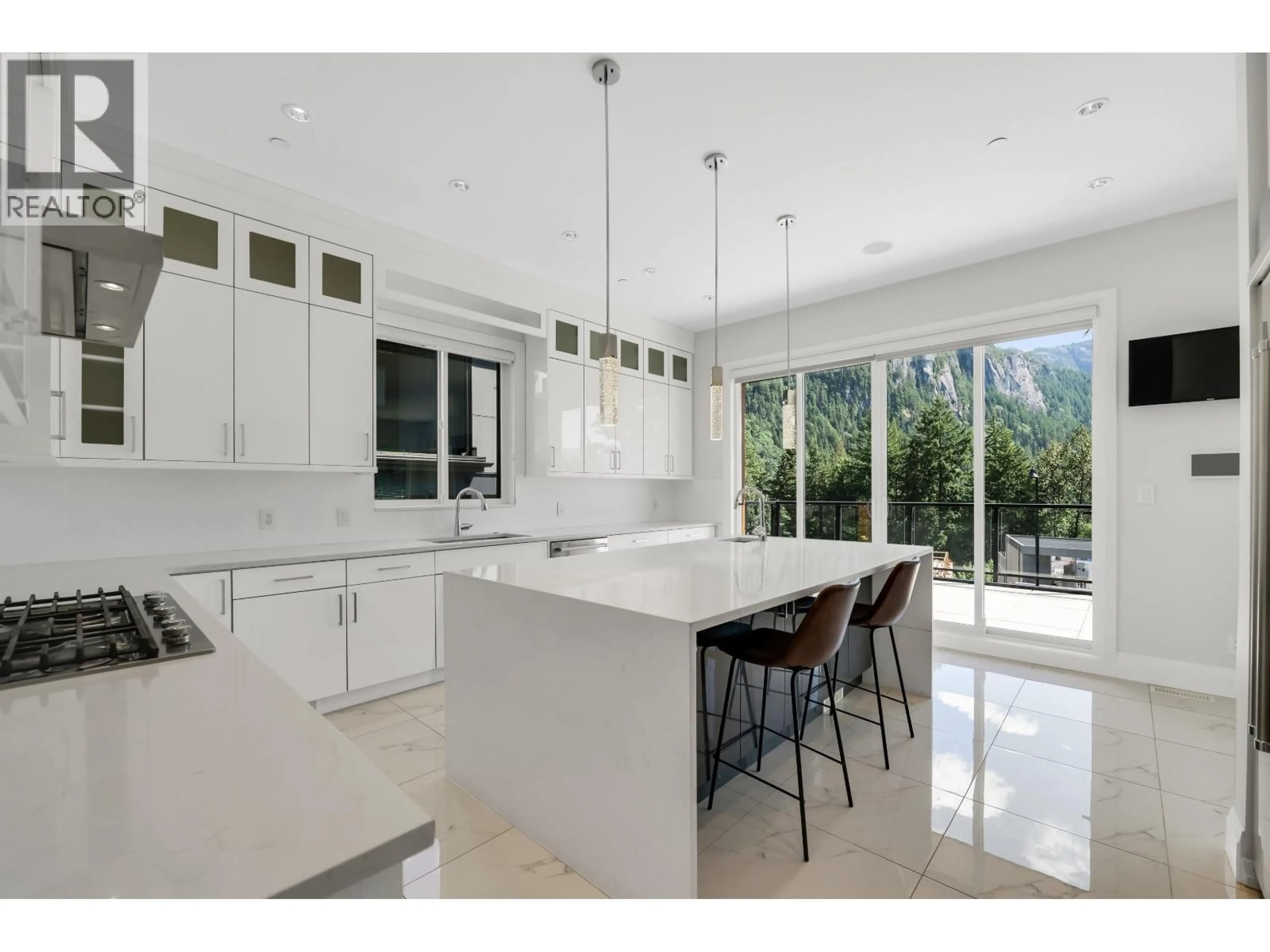 Open concept kitchen, ceramic/tile floor for 2237 WINDSAIL PLACE, Squamish British Columbia V8B0T6