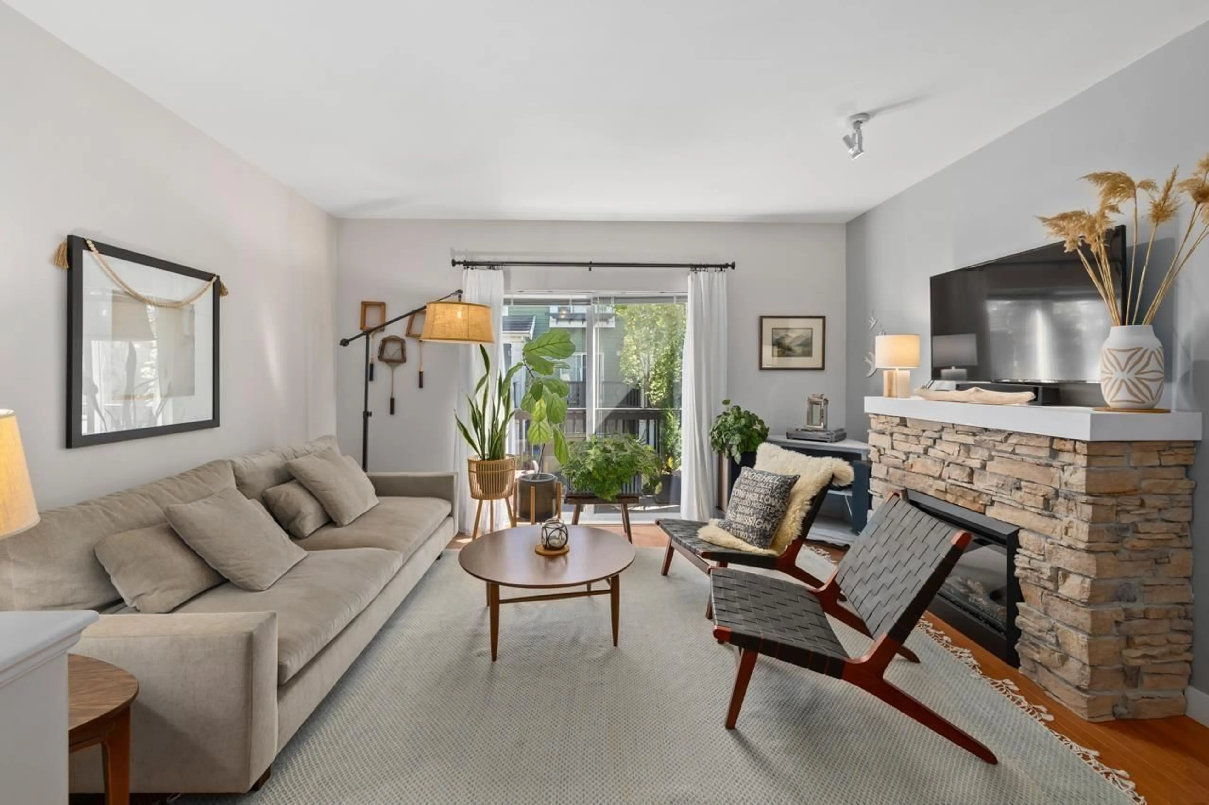 Living room with furniture, unknown for 34 - 15233 34 AVENUE, Surrey British Columbia V3Z2T7