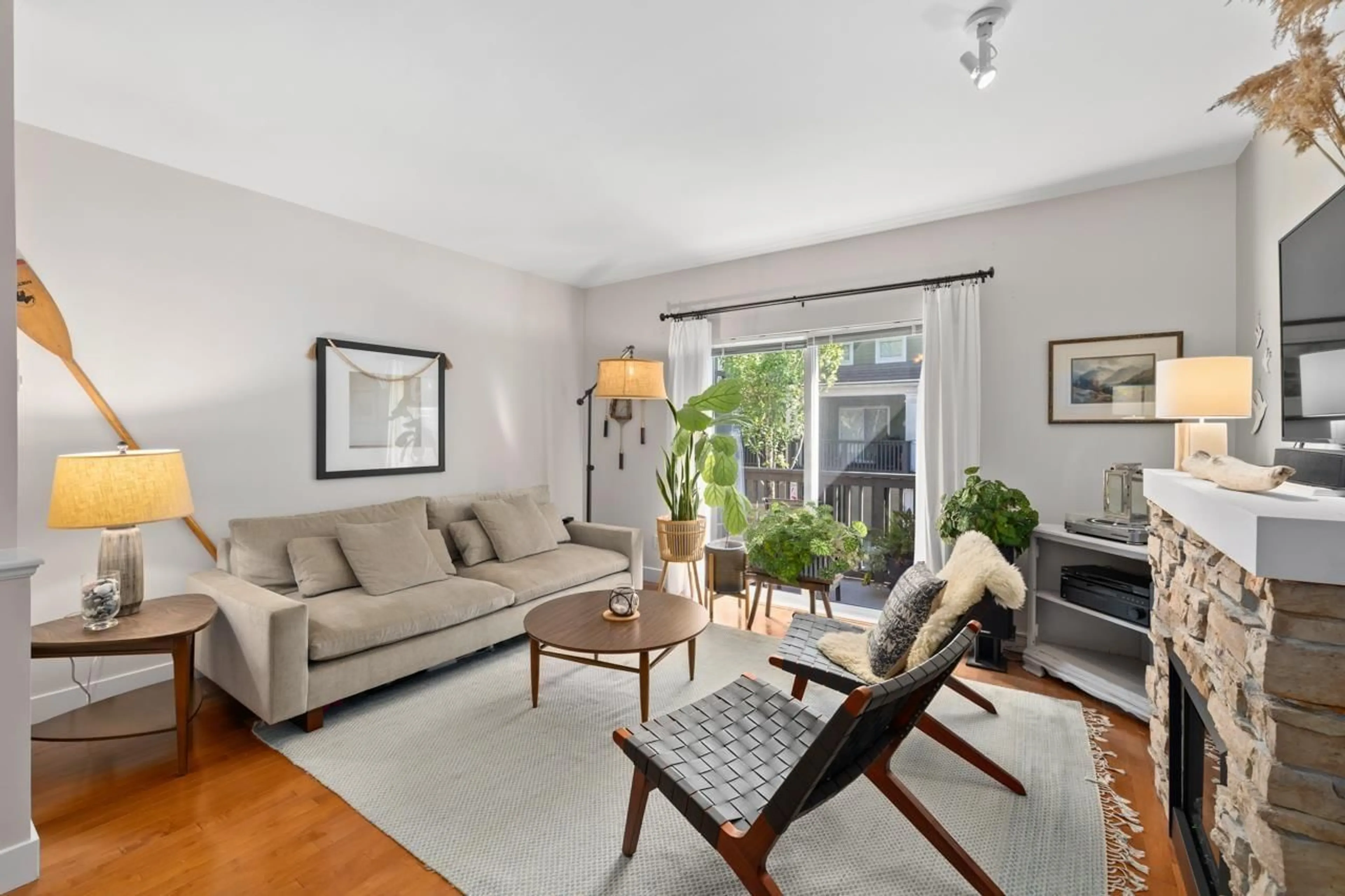Living room with furniture, unknown for 34 - 15233 34 AVENUE, Surrey British Columbia V3Z2T7