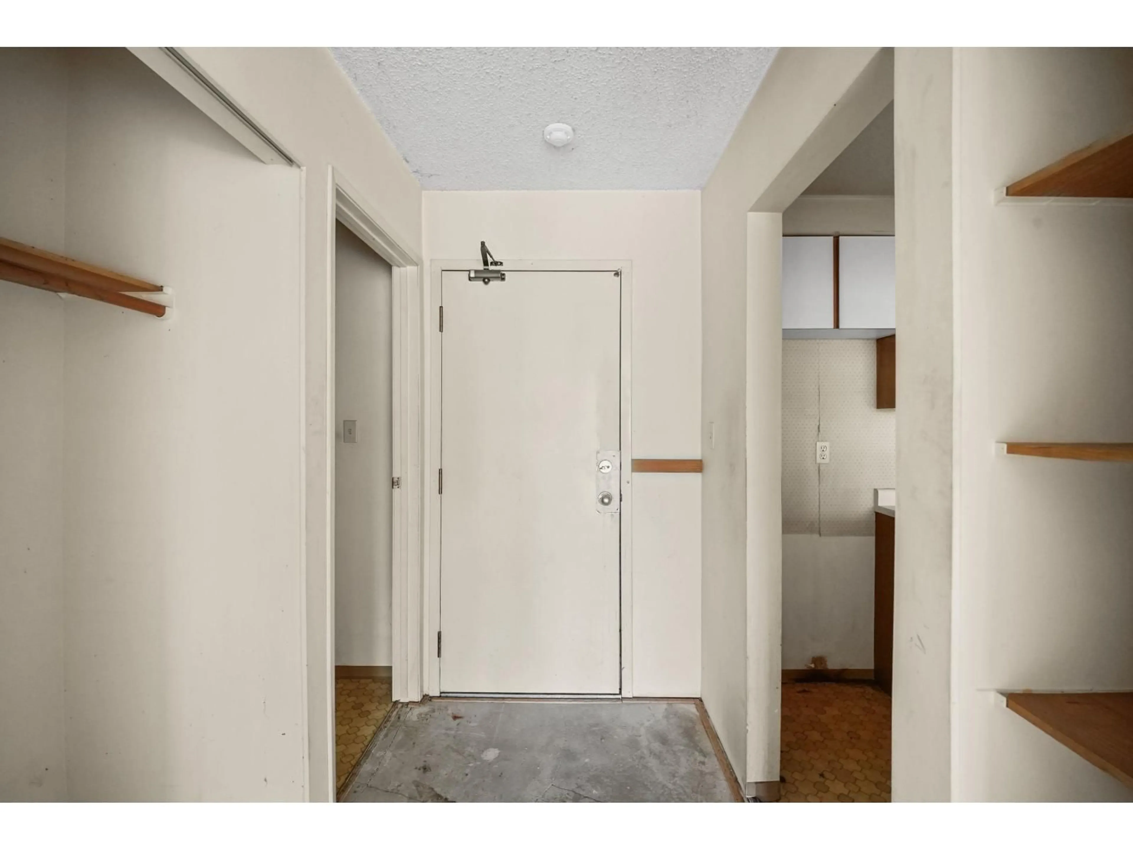 Indoor entryway for 310 - 9635 121 STREET, Surrey British Columbia V3V7L8