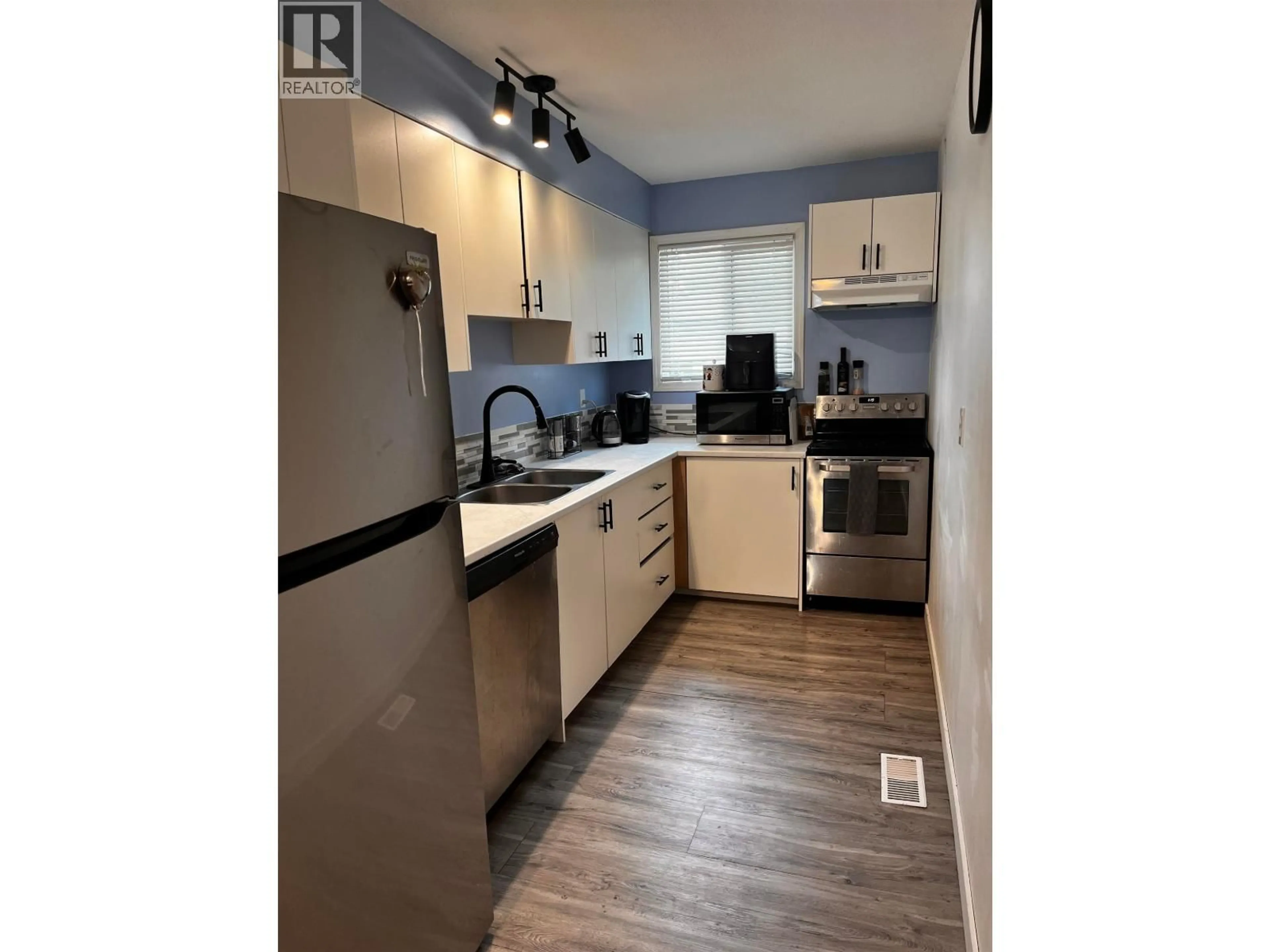 Standard kitchen, wood/laminate floor for 1332 DIEFENBAKER DRIVE, Prince George British Columbia V2L4H7