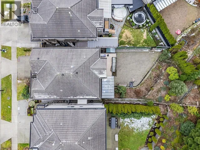 3376 PLATEAU BOULEVARD, Coquitlam 2