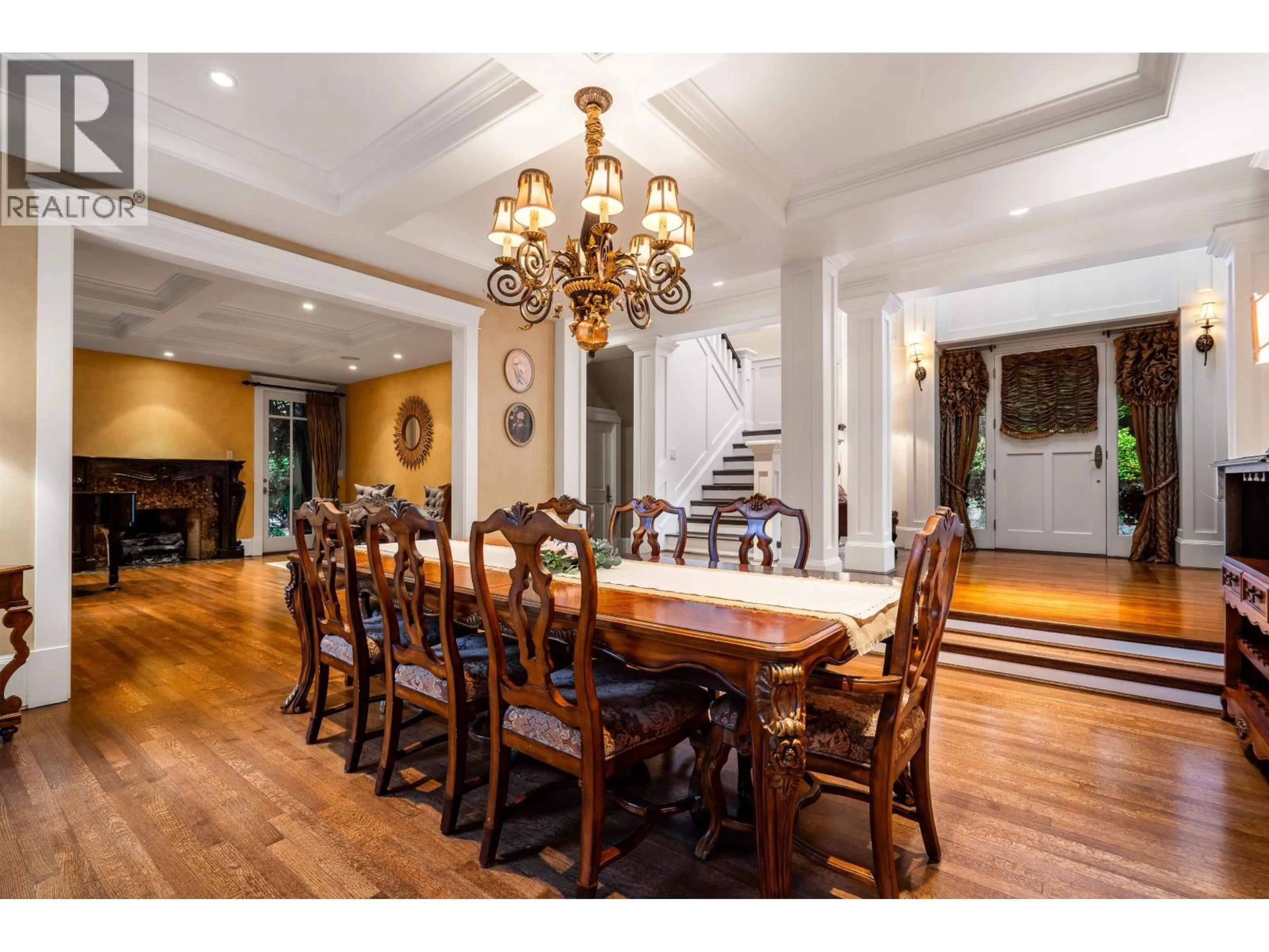 Dining room, wood/laminate floor for 2060 GISBY STREET, West Vancouver British Columbia V7V4N3