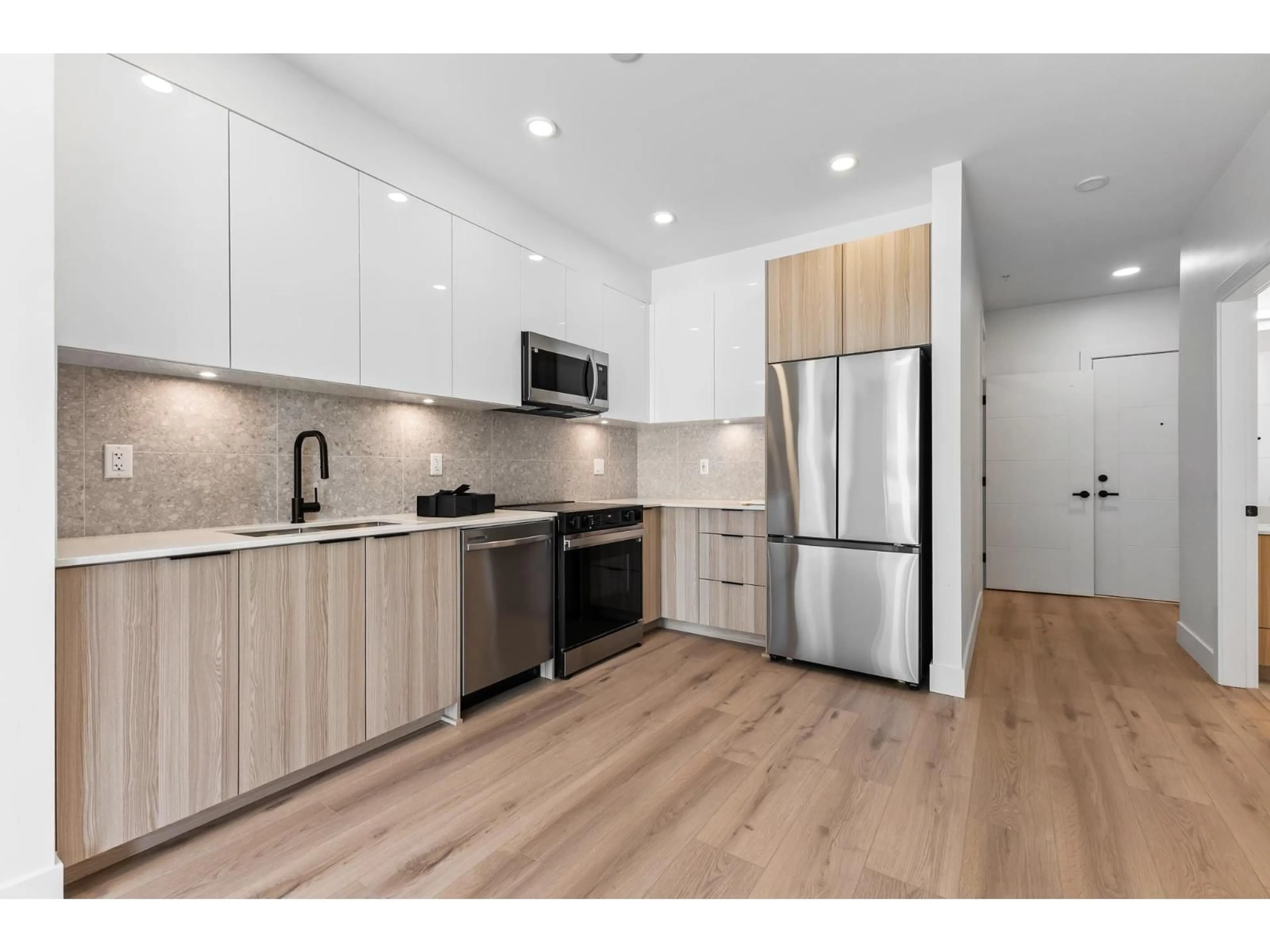 Open concept kitchen, wood/laminate floor for 319 - 20769 FRASER HIGHWAY, Langley British Columbia V3A4G4