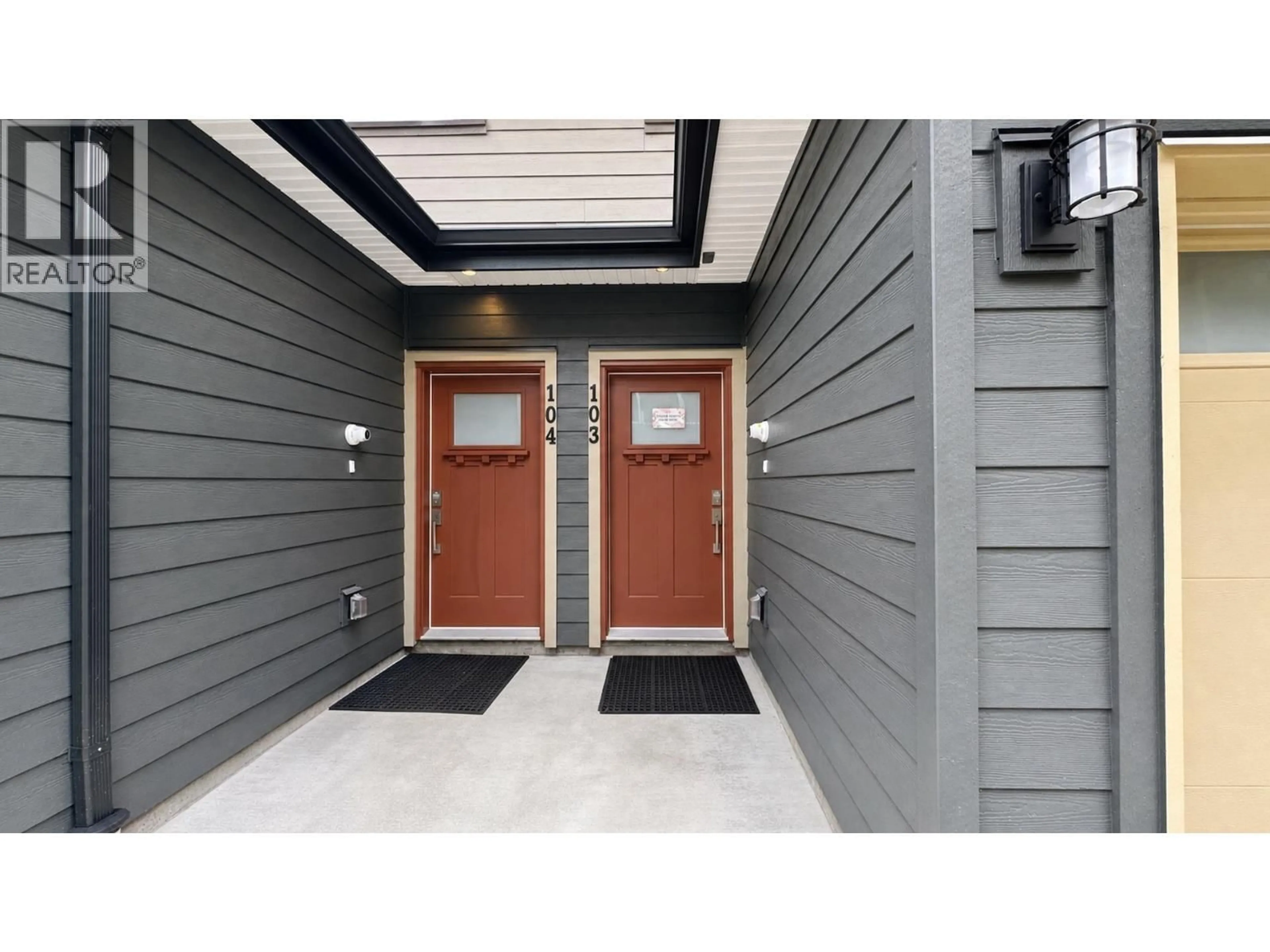Indoor entryway for 103 - 8233 WILLIAMS ROAD, Richmond British Columbia V7A1G4