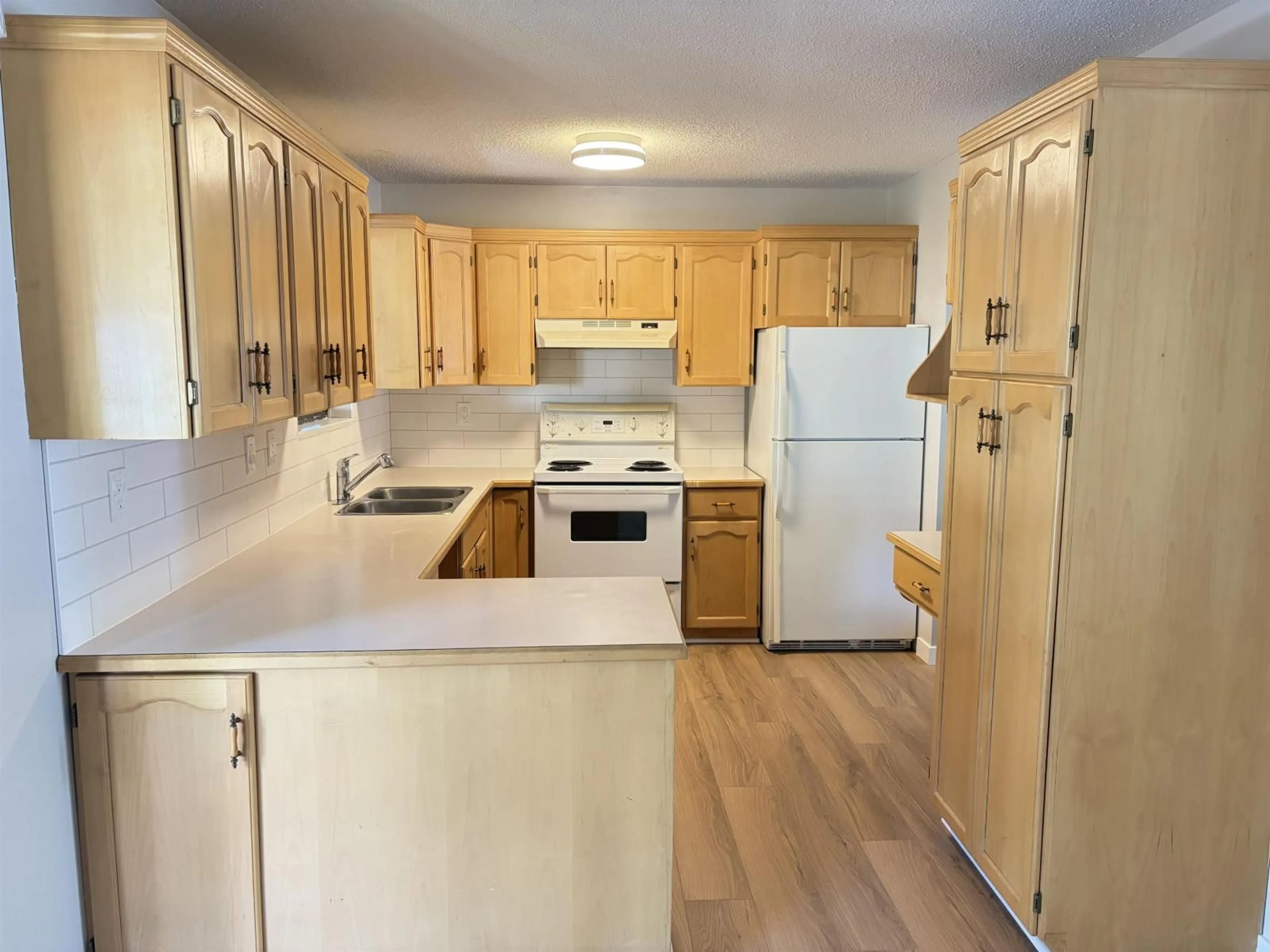 Standard kitchen, wood/laminate floor for 7900 FULMAR STREET, Mission British Columbia V2V5N6