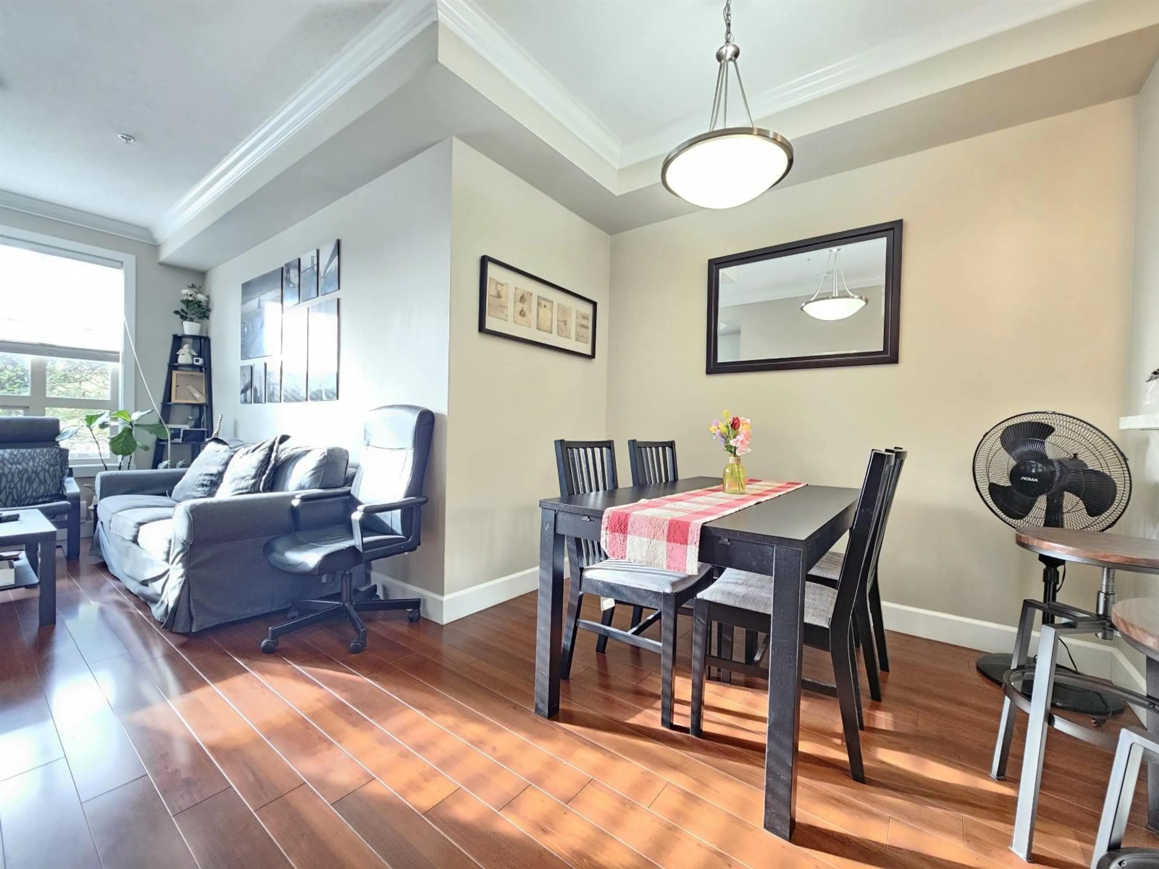 Dining room, wood/laminate floor for 13897 FRASER HIGHWAY, Surrey British Columbia V3T4E6