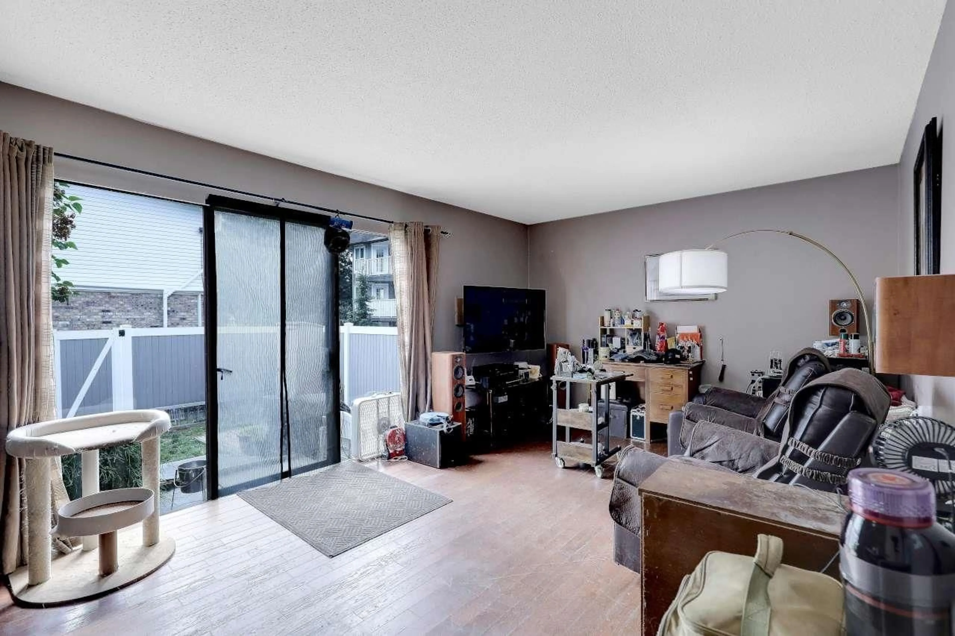 Living room with furniture, unknown for 70 - 10806 152ND STREET, Surrey British Columbia V3R4H2