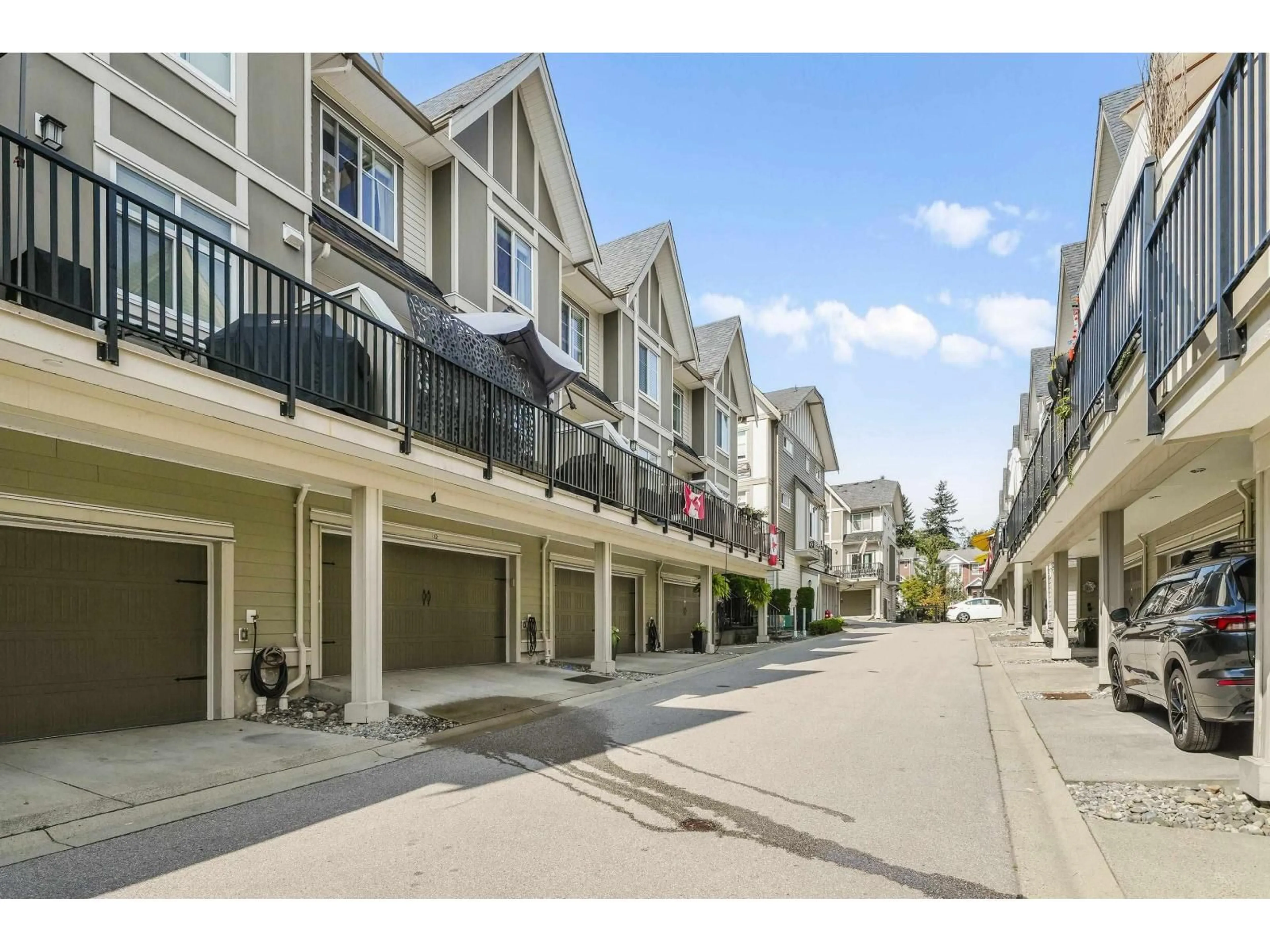 Patio, street for 32 - 6588 195A STREET, Surrey British Columbia V4N5W7