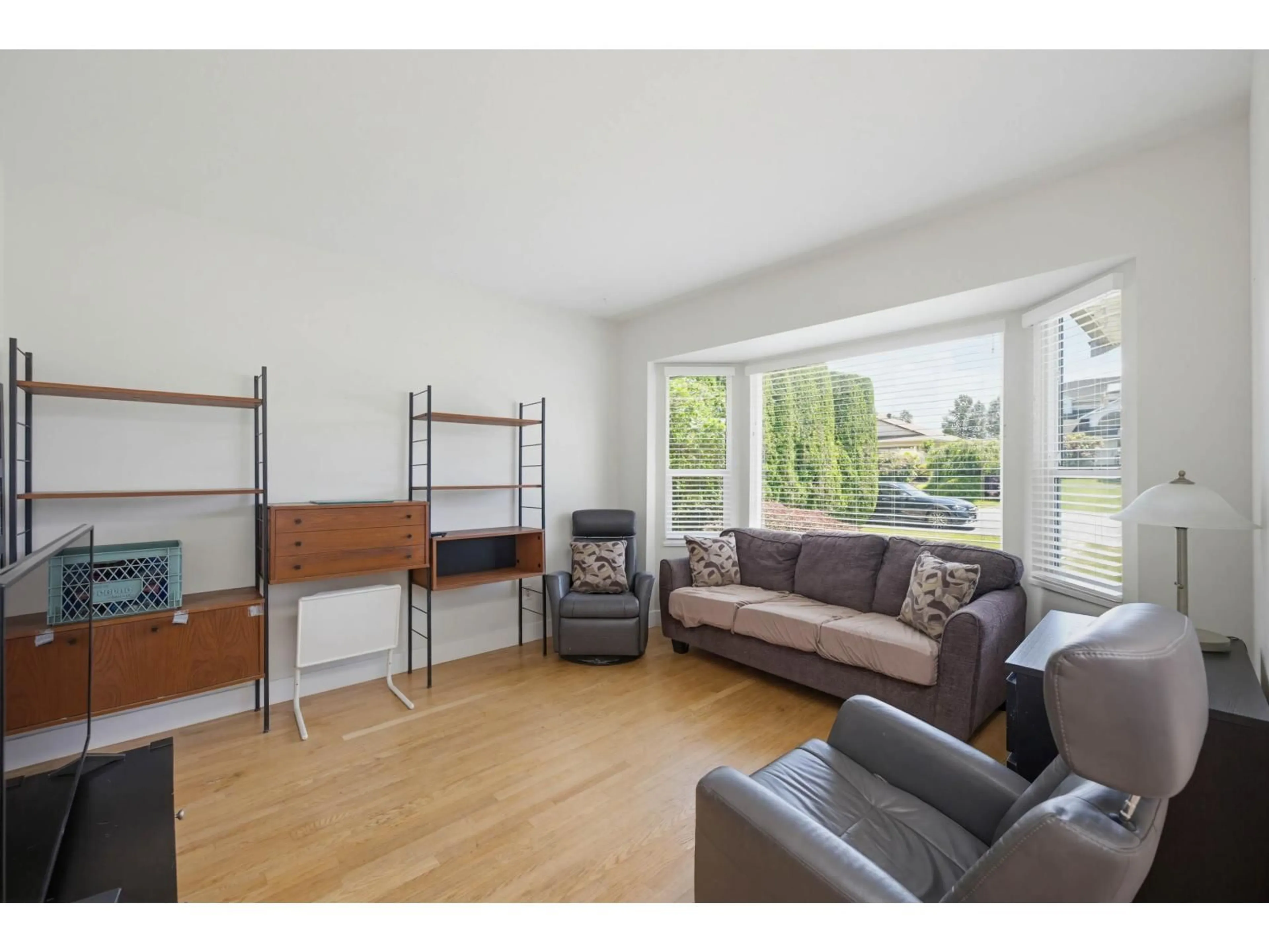Living room with furniture, wood/laminate floor for 20989 95A AVENUE, Langley British Columbia V1M2A6