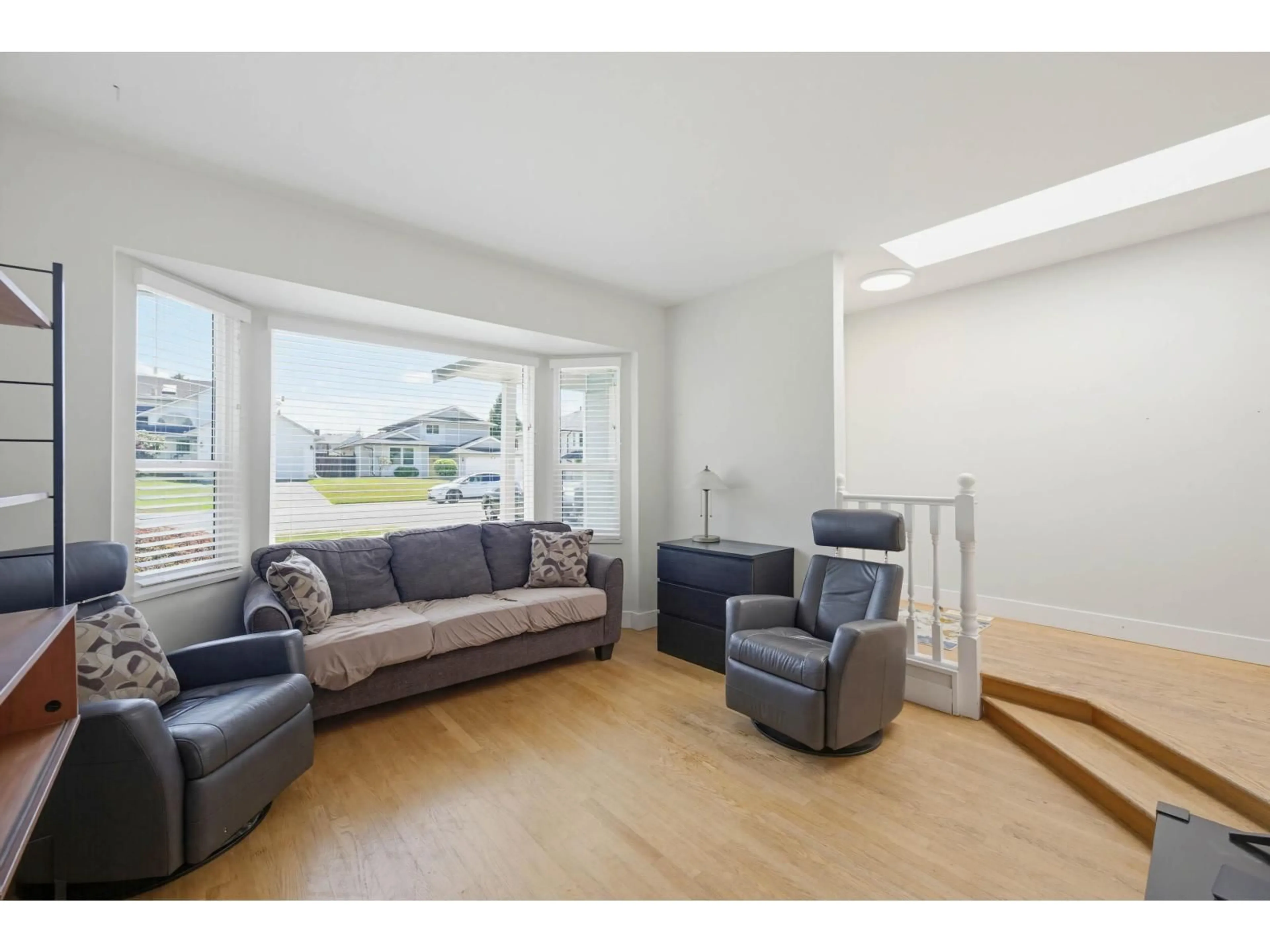 Living room with furniture, wood/laminate floor for 20989 95A AVENUE, Langley British Columbia V1M2A6