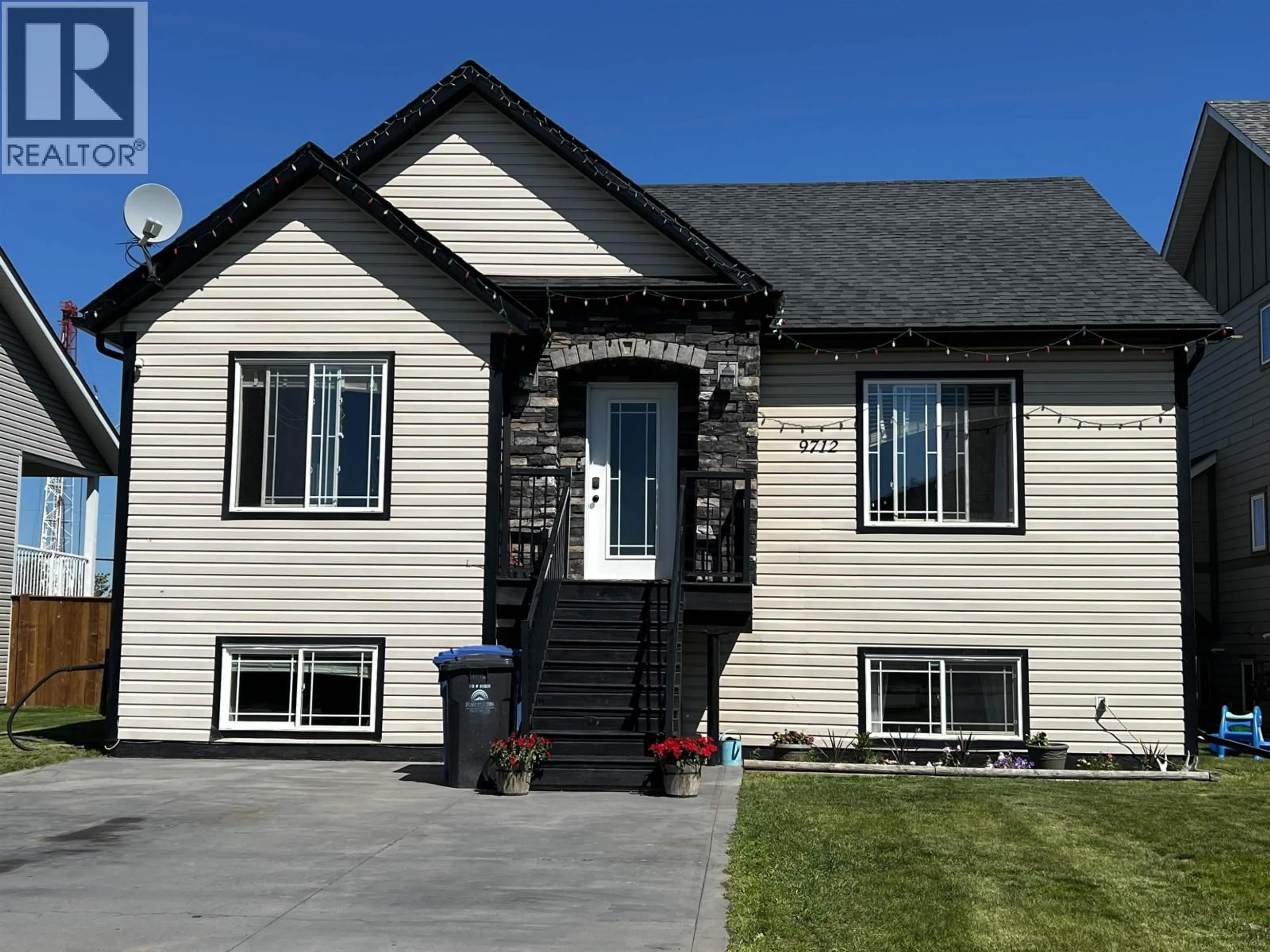 Home with vinyl exterior material, street for 9712 118 AVENUE, Fort St. John British Columbia V1J0E9