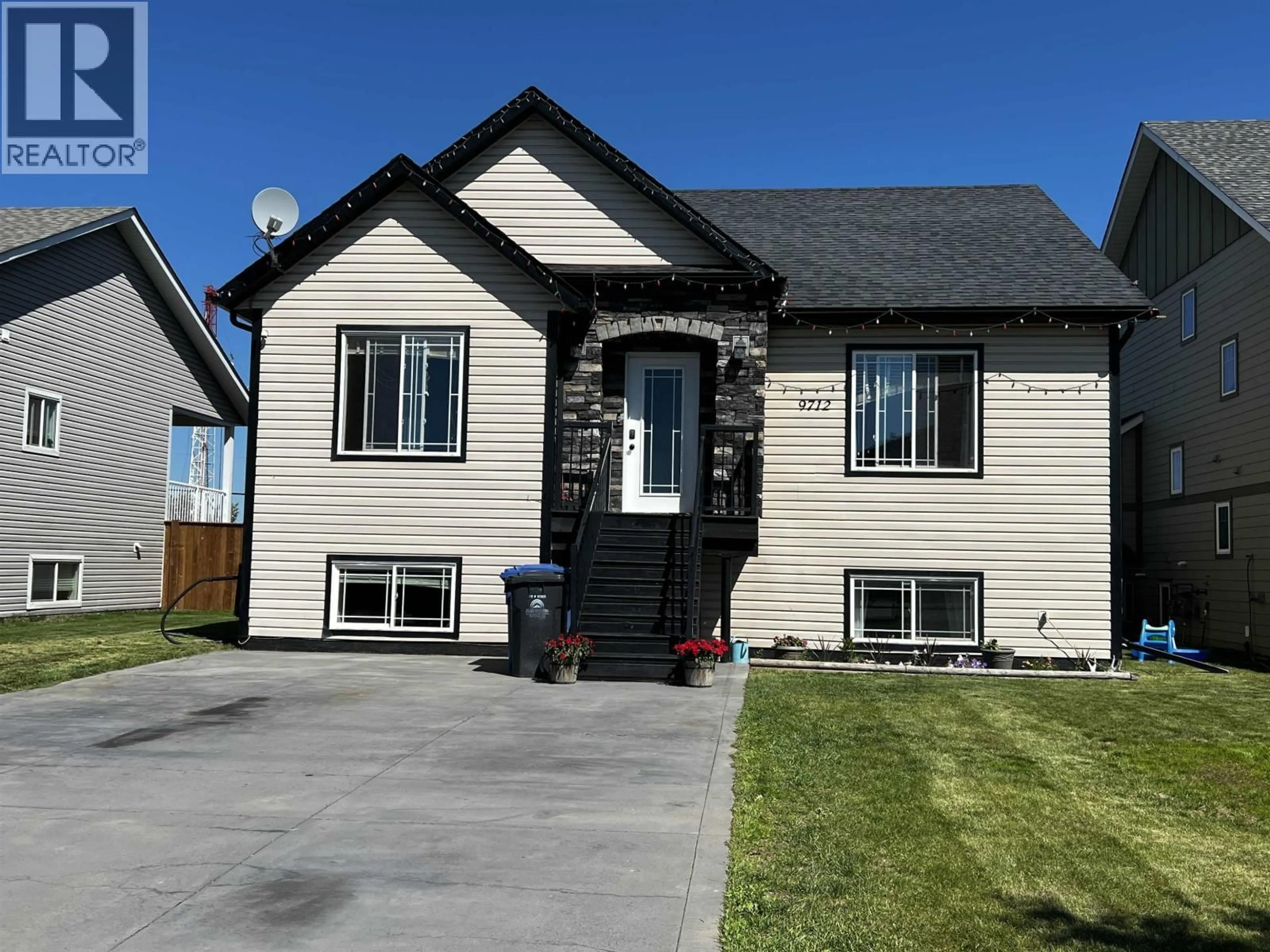 Home with vinyl exterior material, street for 9712 118 AVENUE, Fort St. John British Columbia V1J0E9