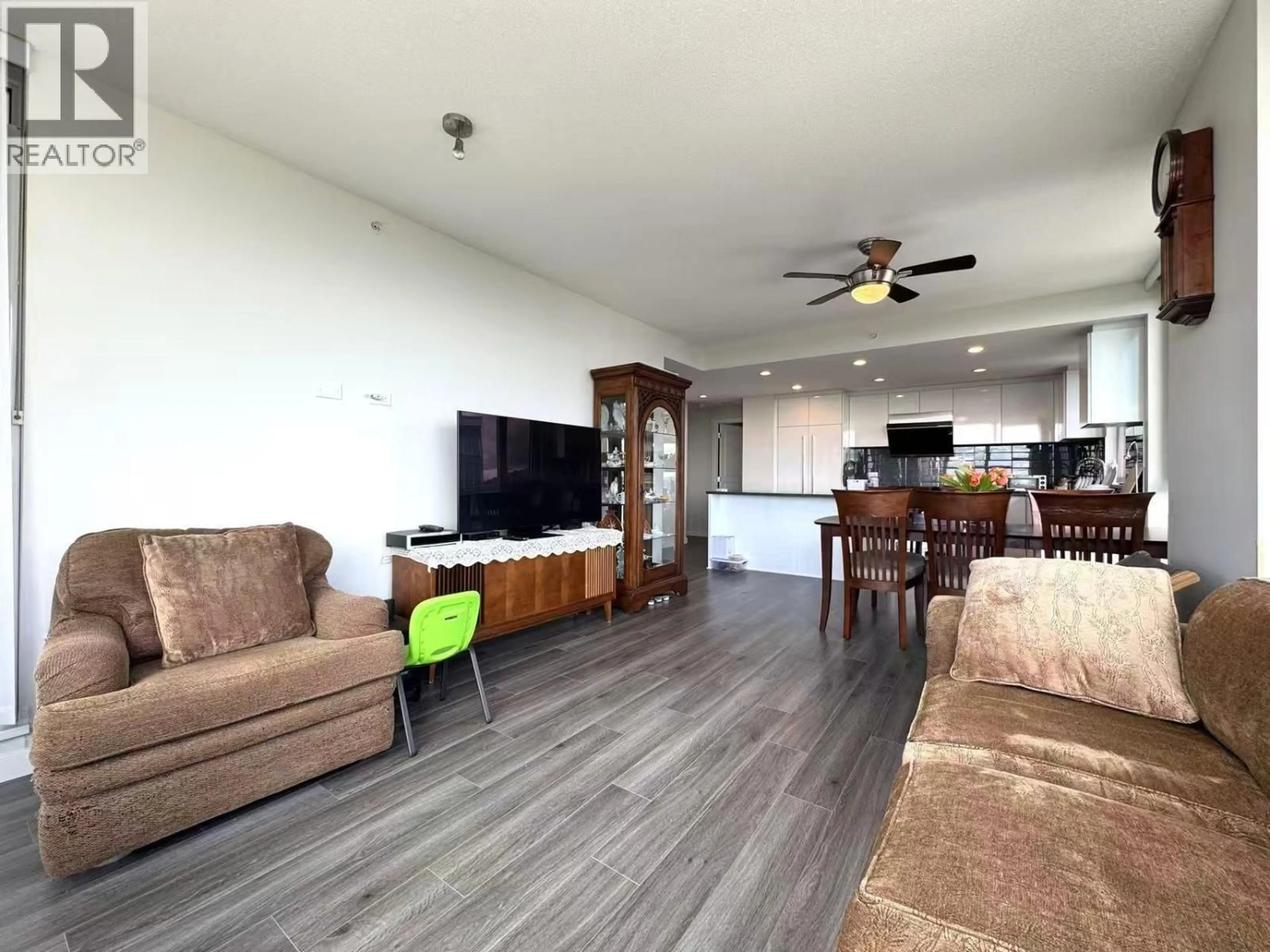 Living room with furniture, wood/laminate floor for 2501 - 3100 WINDSOR GATE, Coquitlam British Columbia V3B0P3