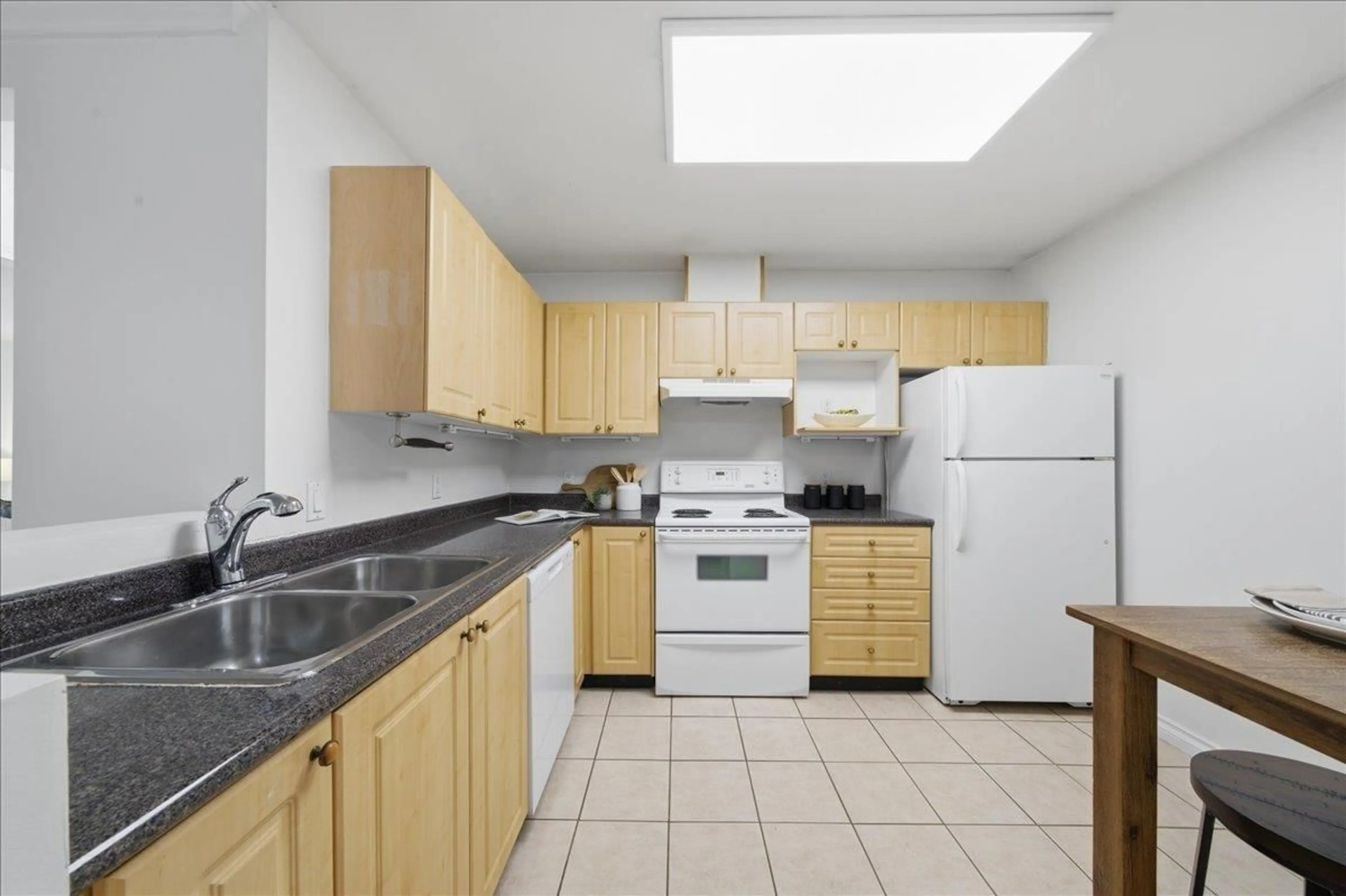 Standard kitchen, unknown for 308 - 10130 139 STREET, Surrey British Columbia V3T4L4