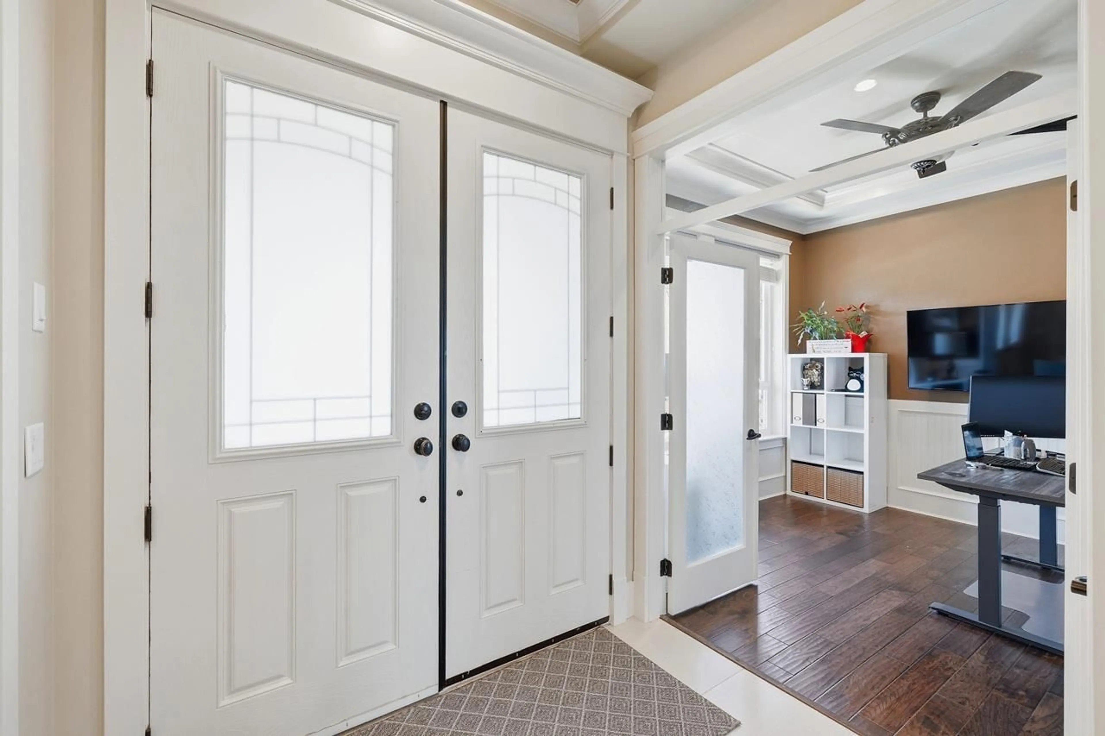 Indoor entryway for 17351 3A AVENUE, Surrey British Columbia V3Z2N7