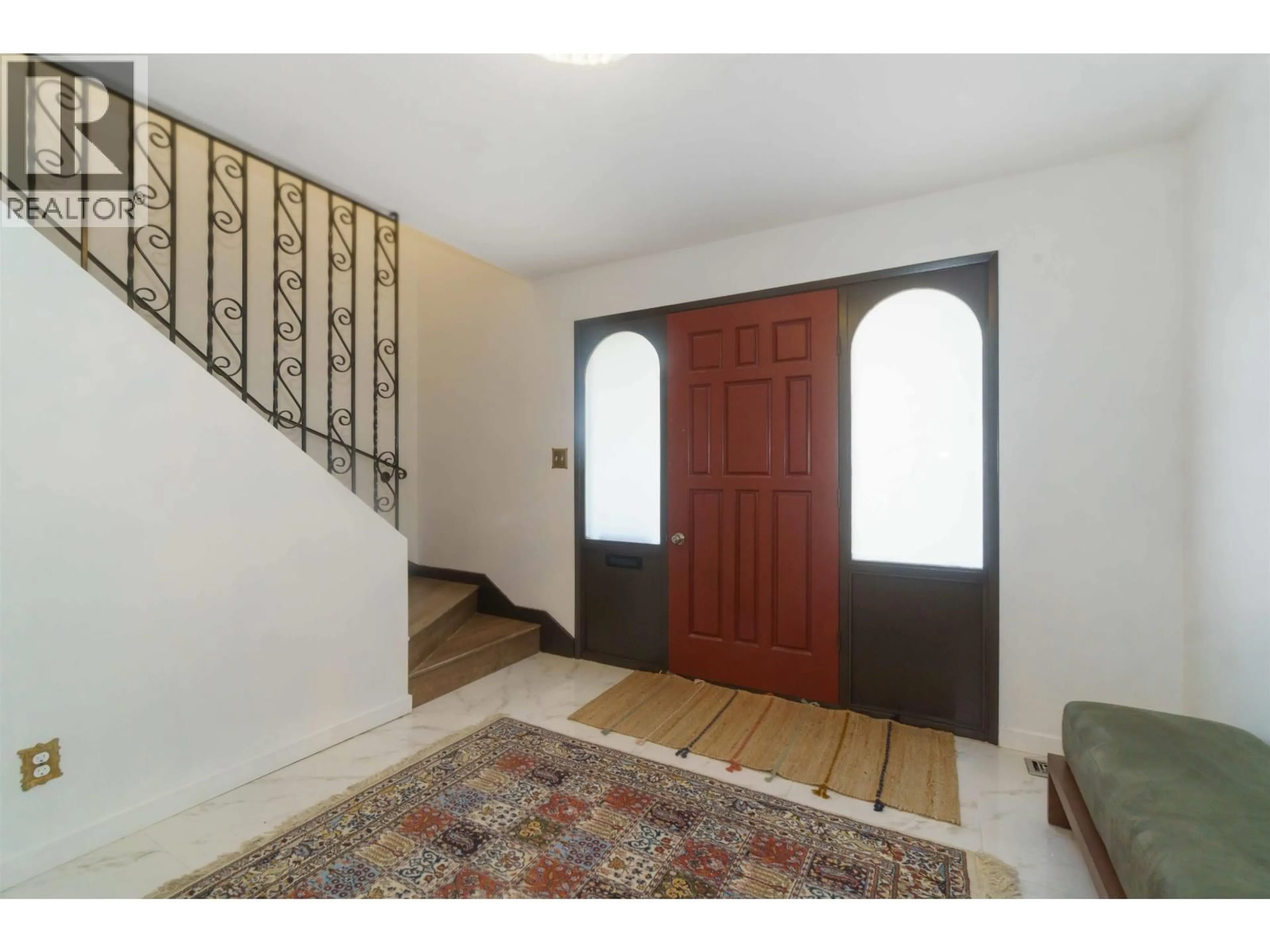 Indoor entryway for 5478 HEATHDALE COURT, Burnaby British Columbia V5B2H7