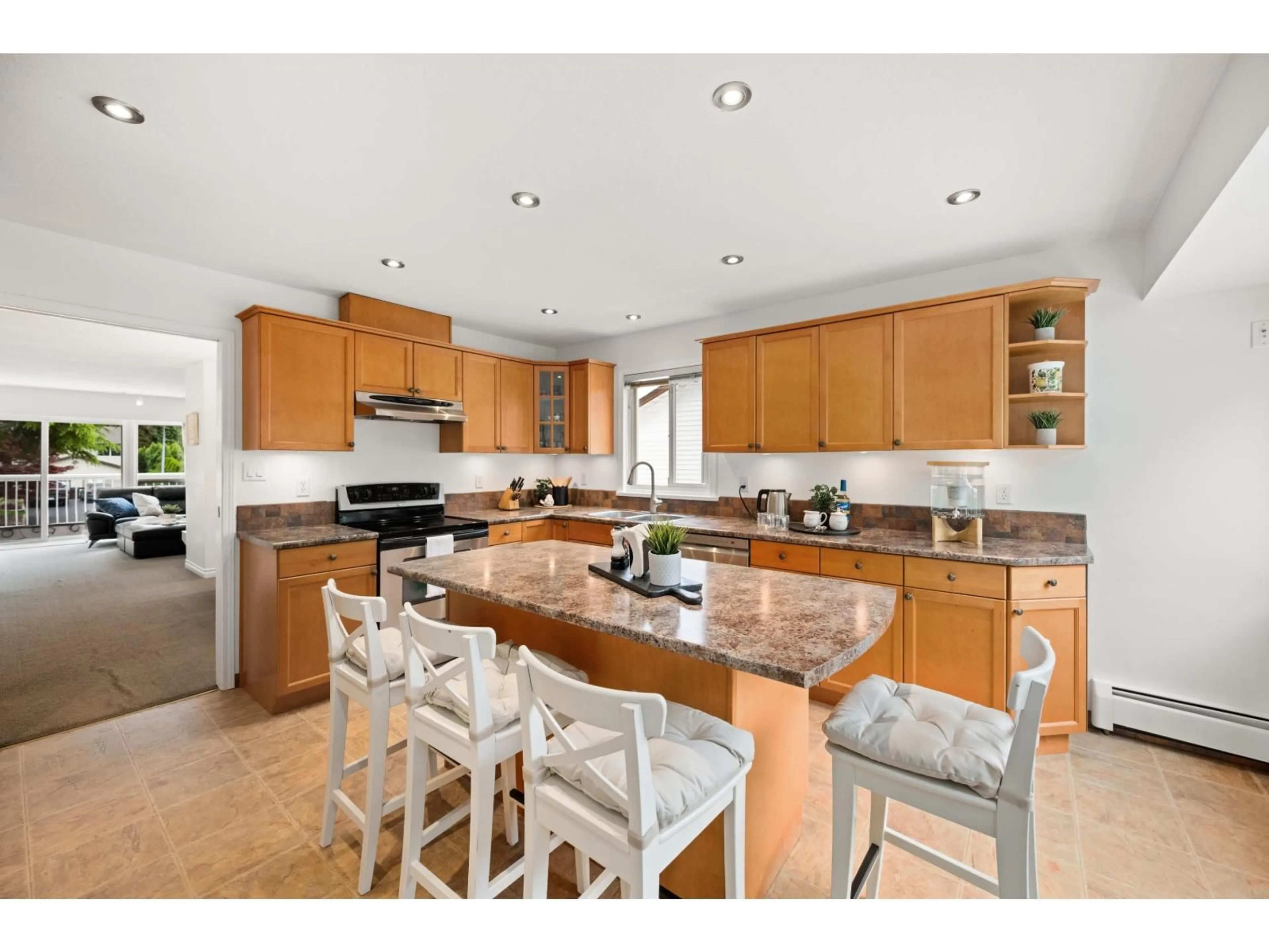 Open concept kitchen, ceramic/tile floor for 20533 TELEGRAPH TRAIL, Langley British Columbia V1M1A7